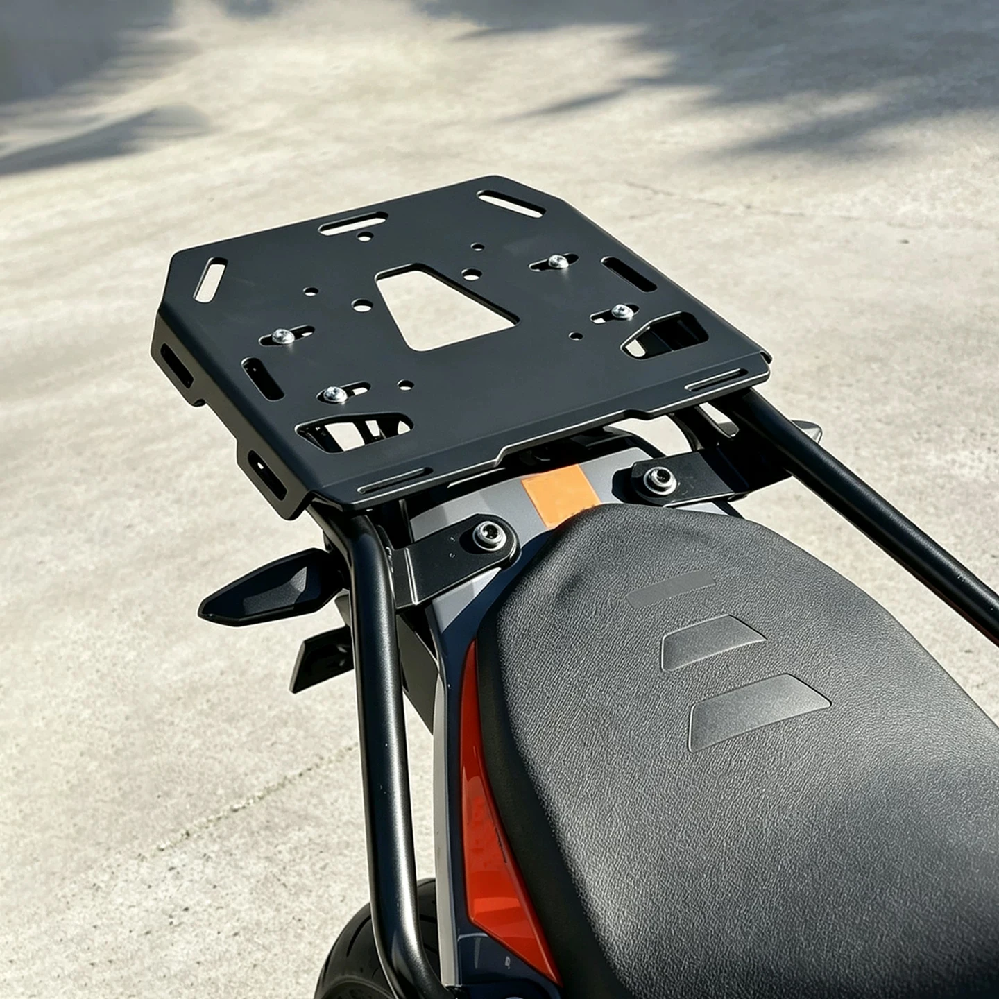 حامل أمتعة خلفي للدراجات النار - مراجعة Luggage Cover Protector وسعره