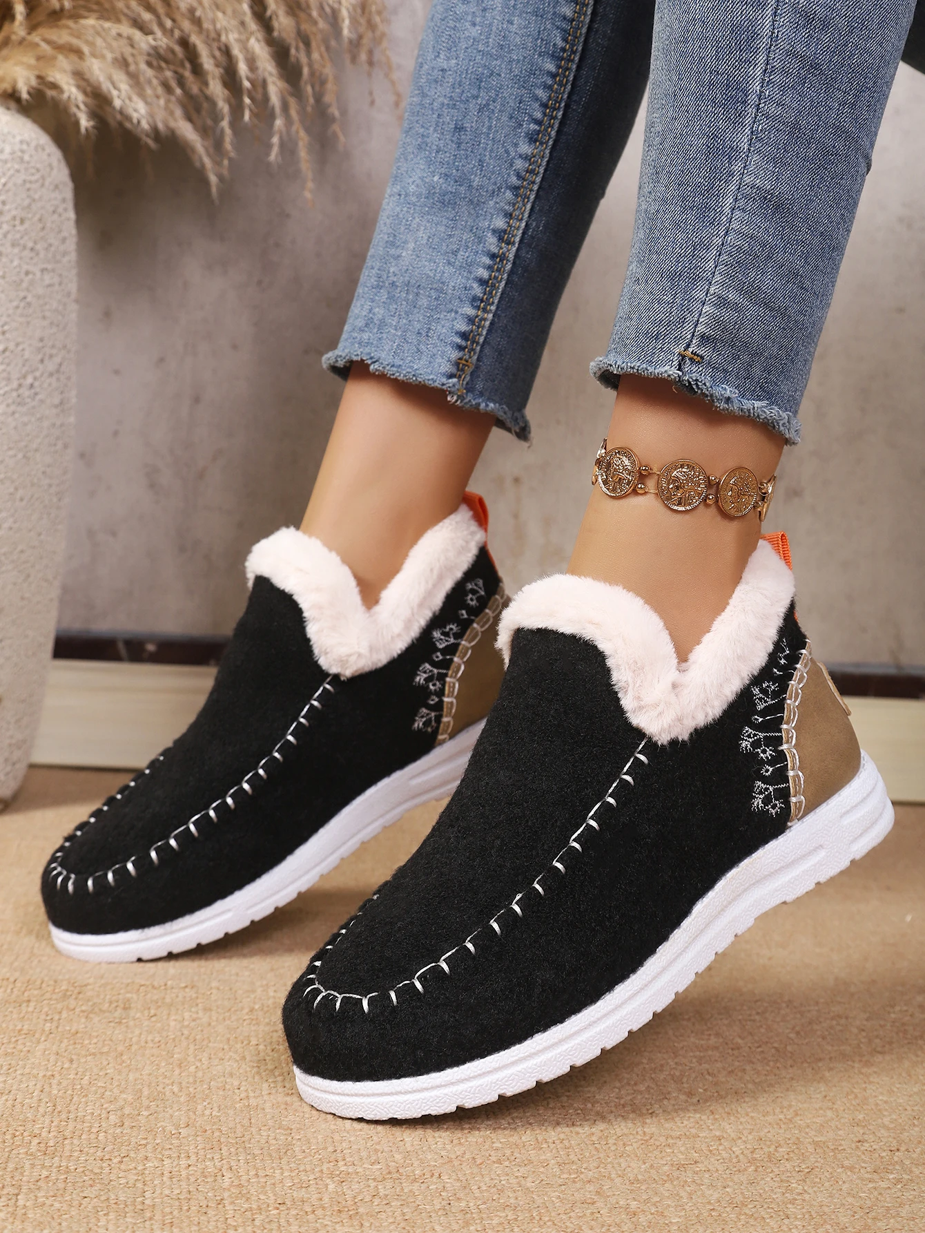 Damen Winter Slip-On Stiefeletten mit Flauschigem Kragen, Weichem Filz, Warmem Fleecefutter, Flach, Rutschfest, Leicht, für den Alltag, Schneestiefel – Detail 7