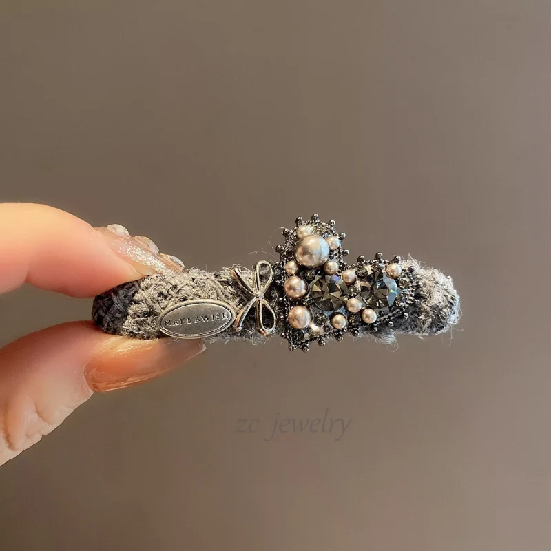 

Korean Version High-End Heavy Craft Side Clip Retro Sparkling Diamond Heart Small Fragrance Style BangsbbHigh-end Side Hair Clip
