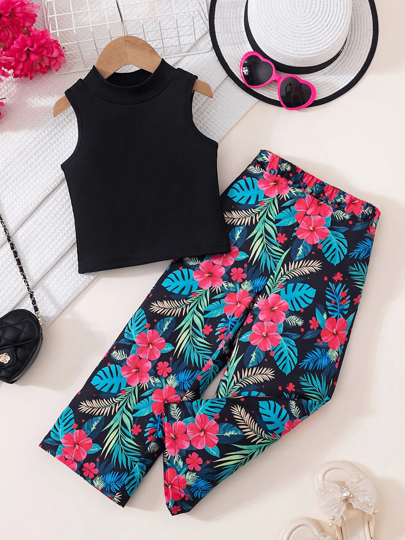 2-teiliges Sommer-Outfit-Set für Mädchen: Ärmelloses Oberteil und Hose mit weitem Bein und elastischem Bund – perfekt für Urlaub und Strand. Stilvolle Summe – Detail 8