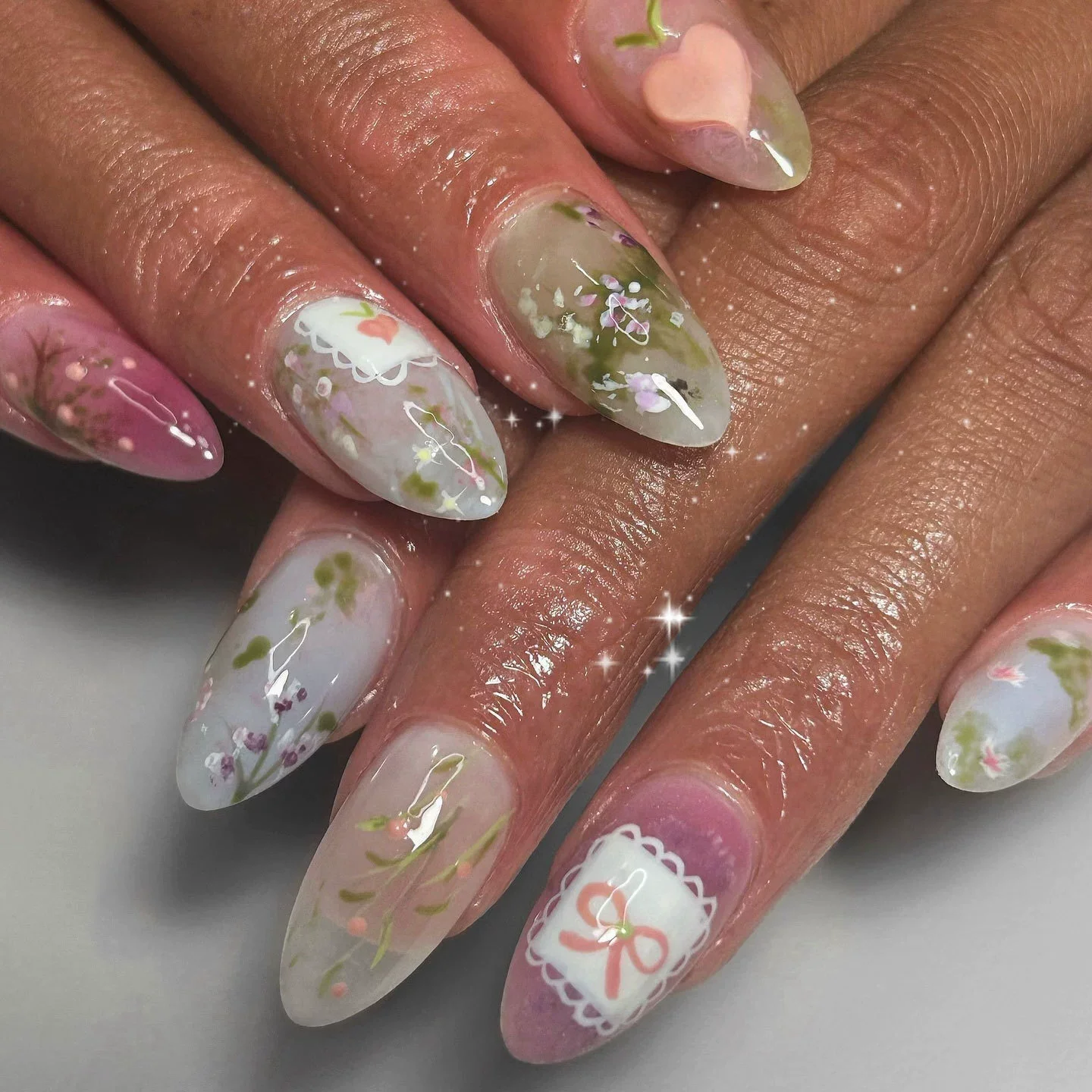 24 pièces faux ongles ovales courts rose doux belle fleur 3D amande ongles ensemble couverture complète petite perle Design mode portable ongles