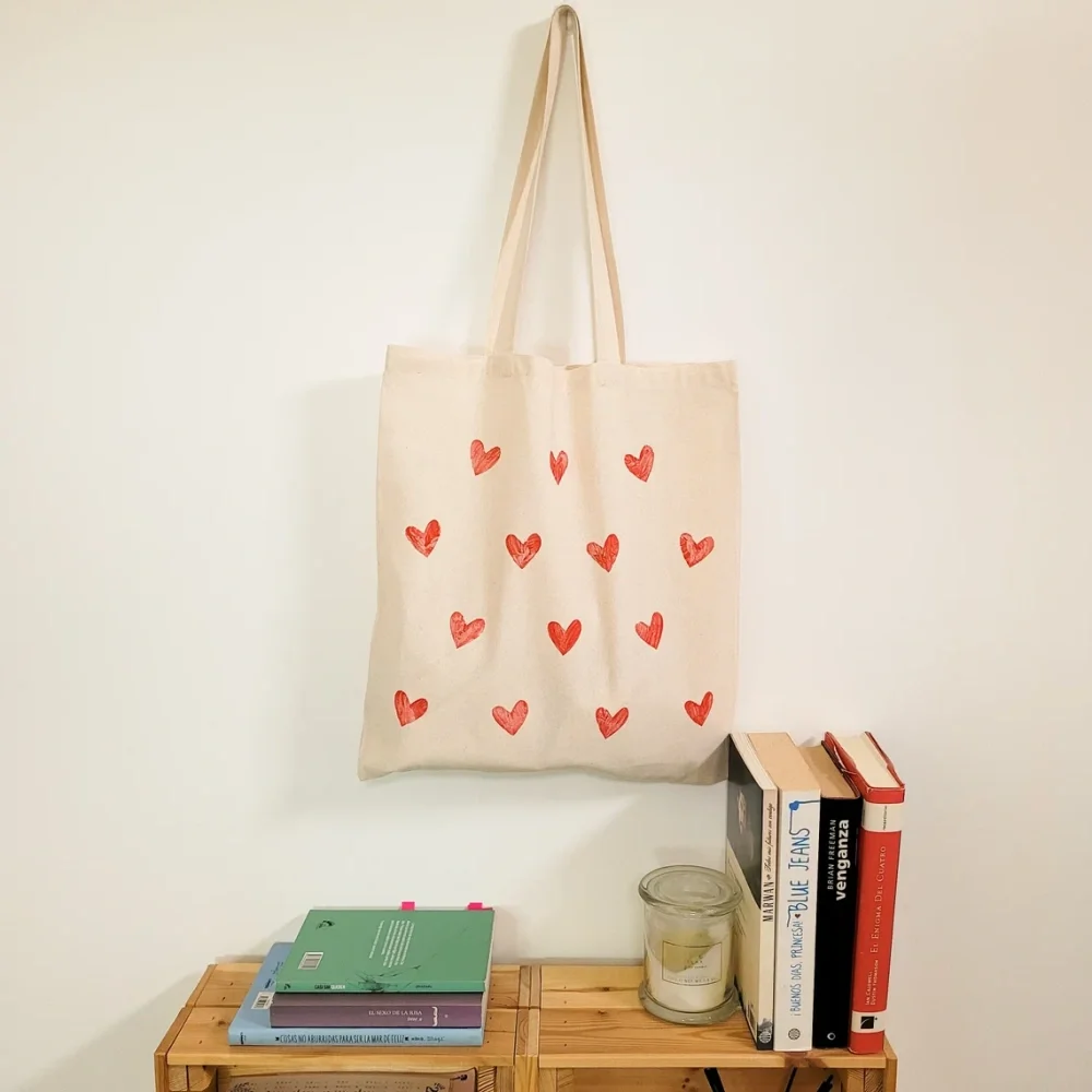 Bolsa de regalos de mano personalizada para dama de honor, bolso de mano personalizado con corazones rojos, regalo estético para amantes, bolso de lona hecho a mano