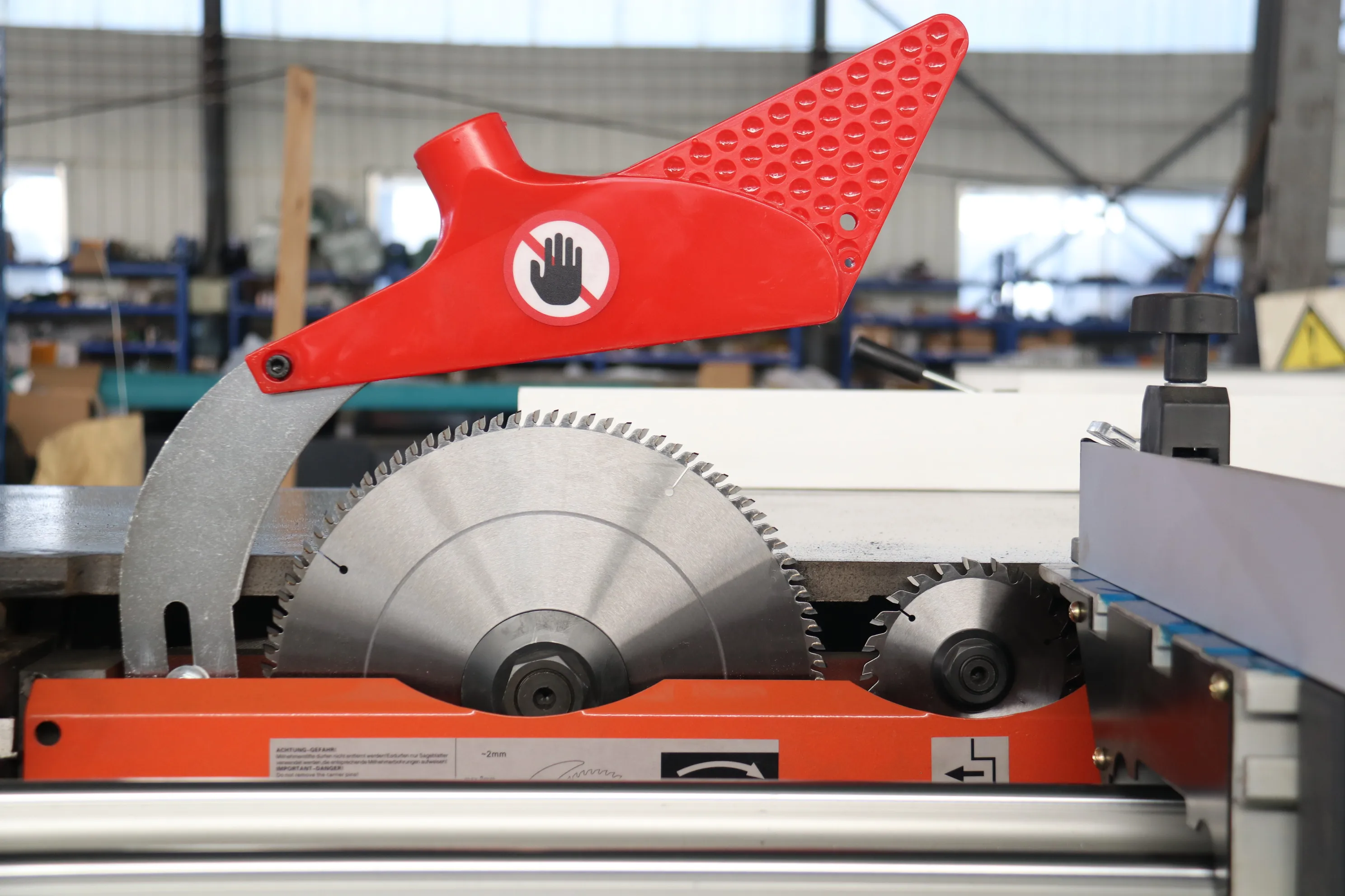 

Прямая продажа с фабрики 6128 6130 6132 Раздвижной стол Панельная пила 2800 мм Раздвижной стол Станок для резки древесины для агента