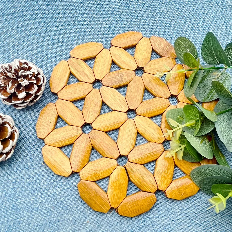وسادة عازلة للحرارة للاستخدام المنزلي؛ حصيرة طاولة مقاومة للحرق ودرجات الحرارة العالية وحصيرة أكواب مصنوعة من الخيزران