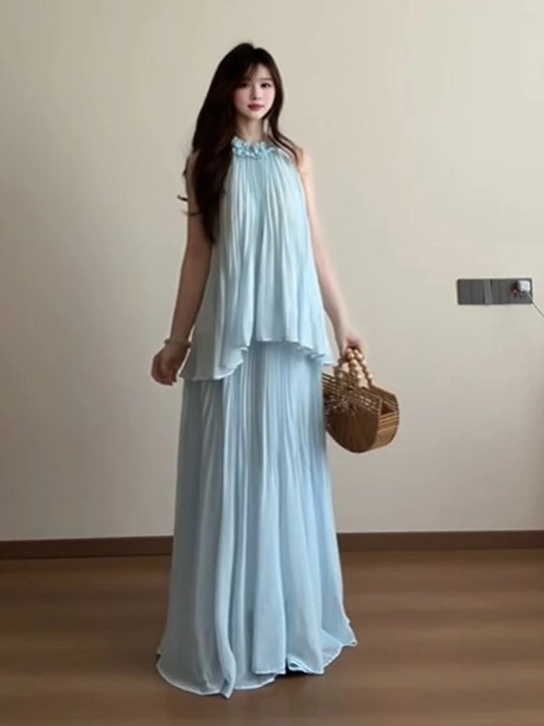 

Gentle Breeze Unique Hanging Neck Top Skirt Two-Piece Set Whole OOTD Summer 2026 Comfortable Fashion Women's Ensemble