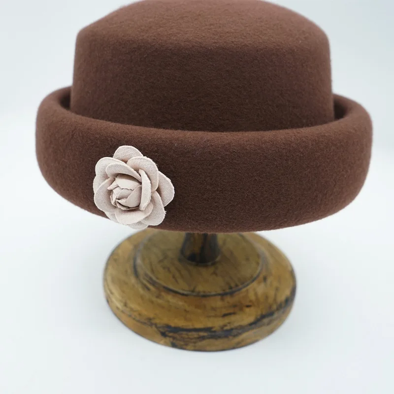 Women Flower Beret Hat Fascinator Wool Felt Hats Ladies Roll Up Brm Pillbox Hat Party Chuech Wedding Dress Derby Hats