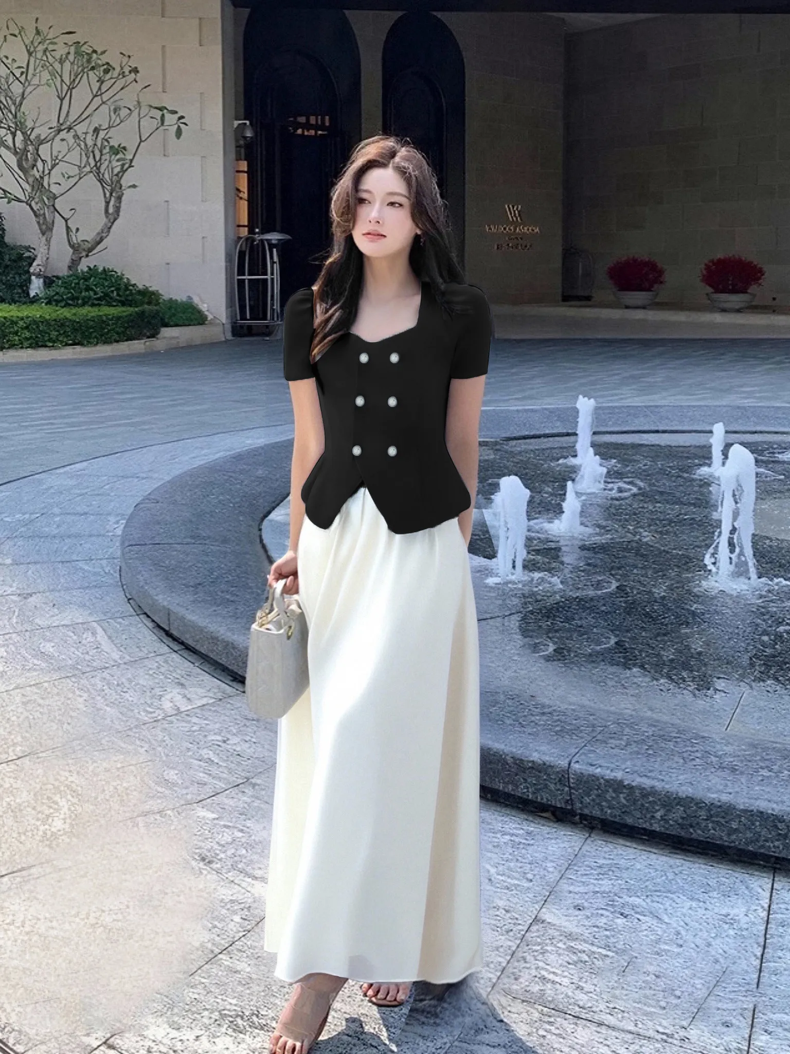 

Fashionable Luxury Slimming Short Sleeve Top And Half Skirt Two-Piece Set Spring Summer 2026 Casual Style High Waist Polyeste...