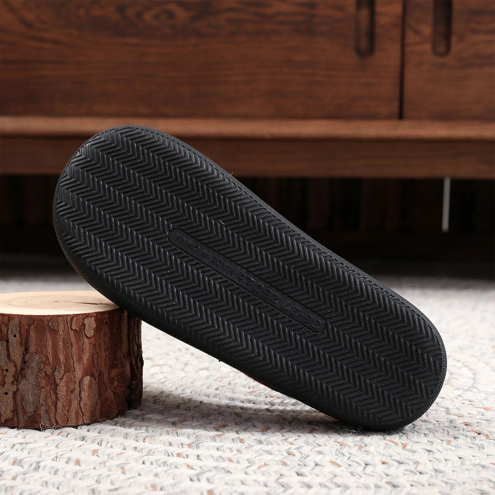 รองเท้าแตะขนปุยคริสต์มาส รองเท้าแตะในบ้านสำหรับฤดูหนาว รองเท้าแตะซานตาคลอสขนฟู สำหรับผู้ใหญ่ทุกเพศ ของขวัญวันหยุดคริสต์มาส