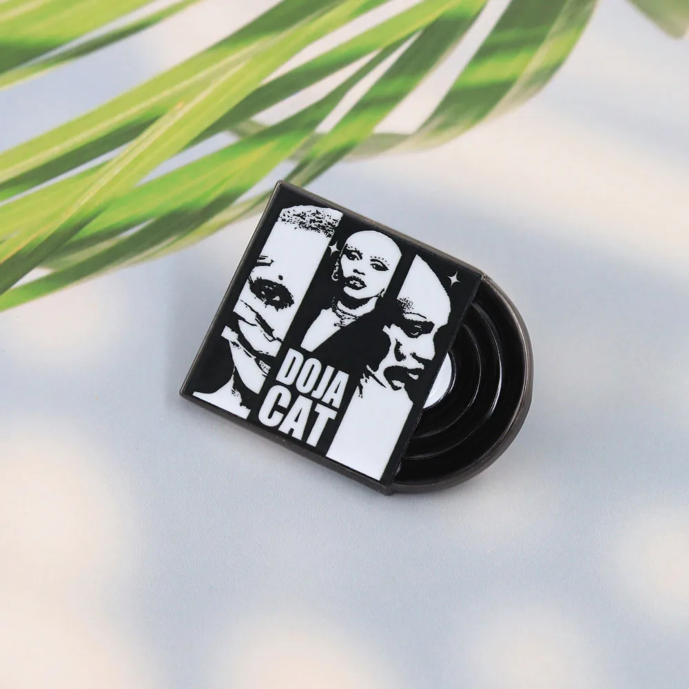 Doja Cat Vintage Vinyl Emaille-Anstecker, Pop-Sänger-Brosche, Musik-Fan-Abzeichen für Rucksäcke und Kleidung, stilvolles Schmuckstück, Geschenk für Fans. – Detail 11
