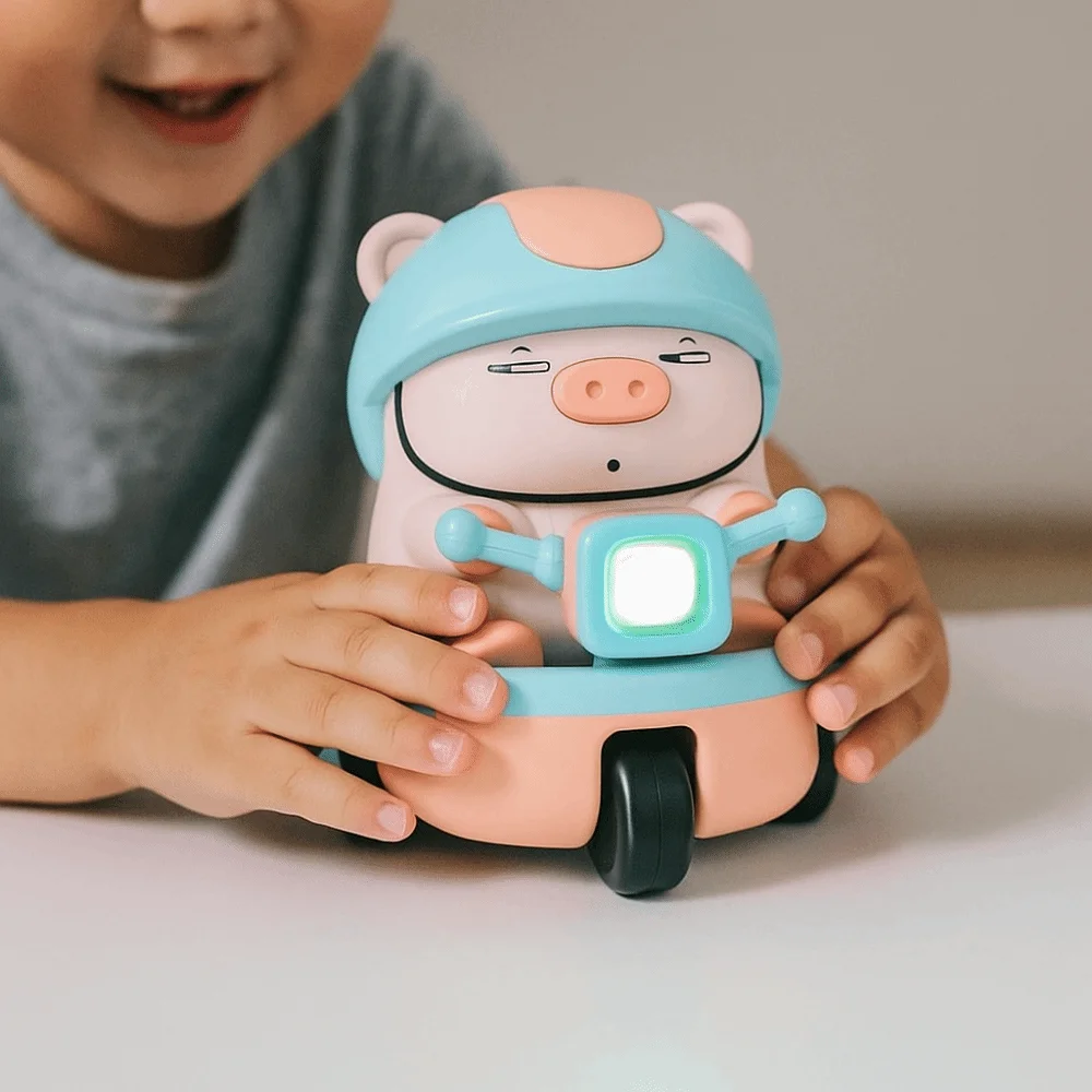 Plastikowa świnka, trójkołowy samochodzik, zabawka interaktywna z dźwiękiem i światłem, elektryczny samochodzik świnka, ruchoma dekoracja.