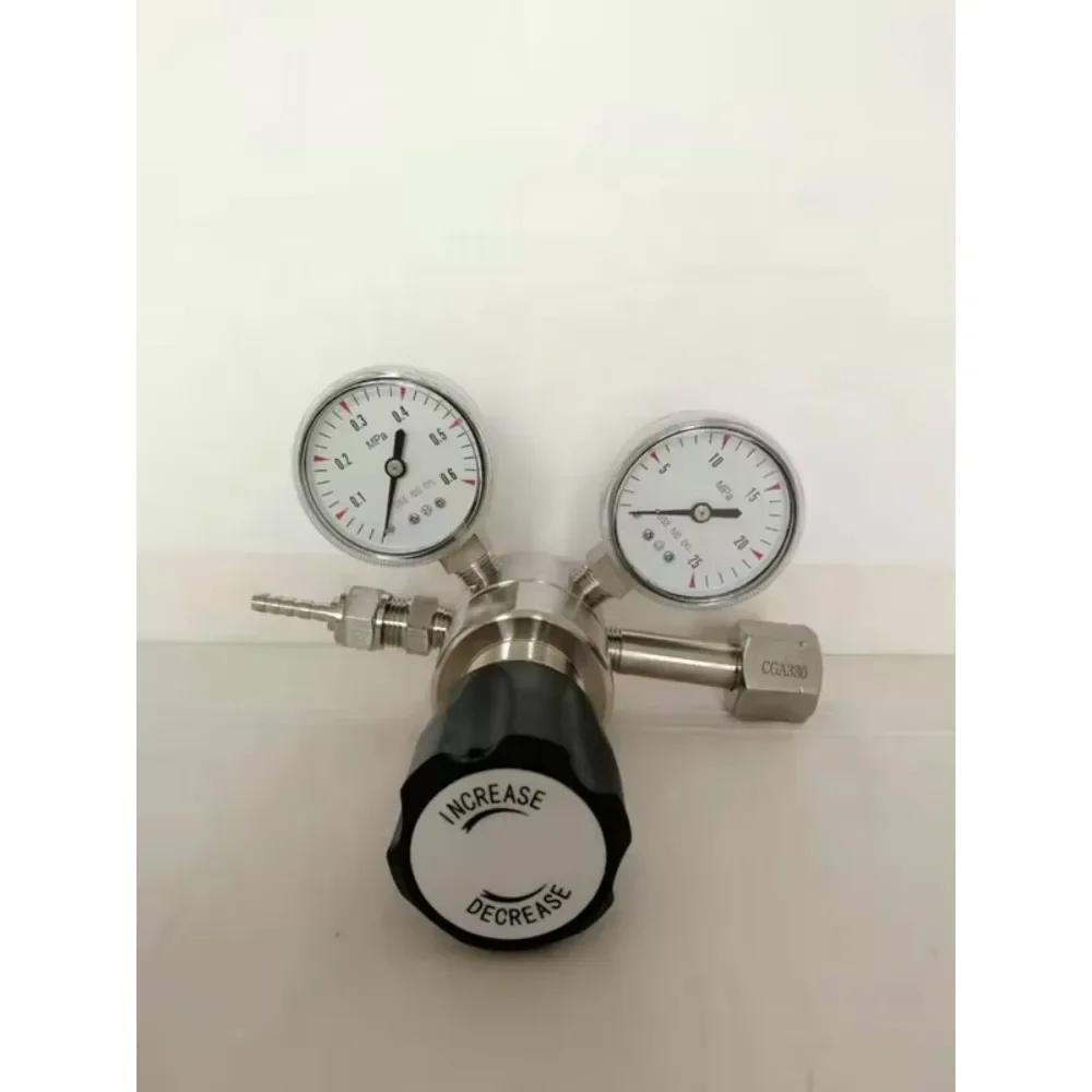 L cylinder gas pressure regulator with CGA330 input connection