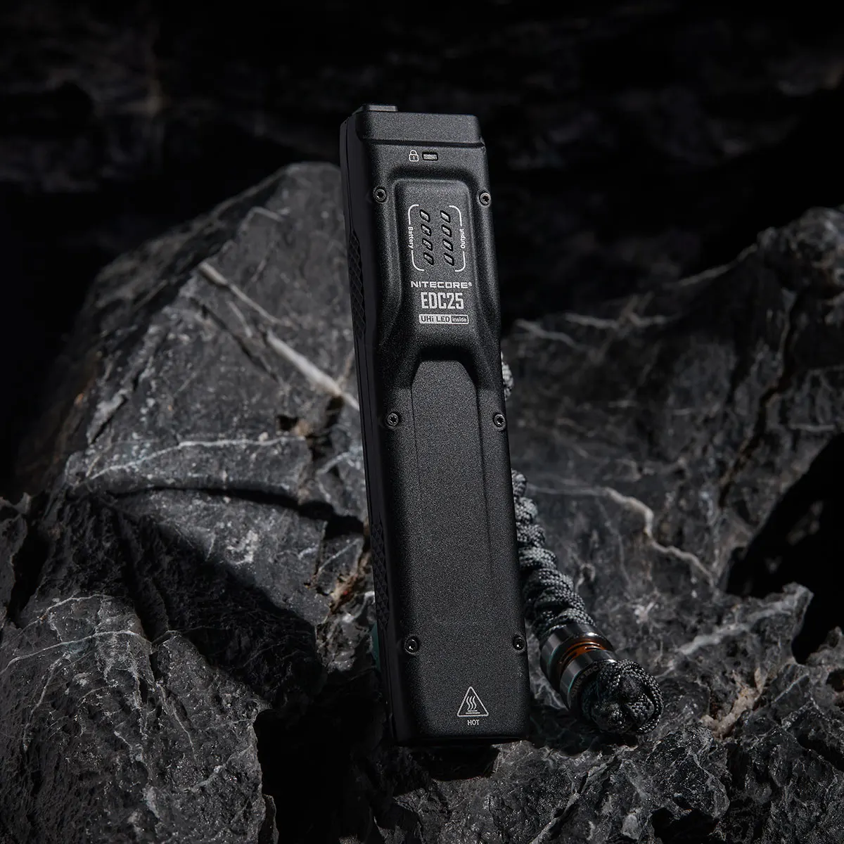 Ultra Slim Tactical EDC Flashlight NITECORE EDC25 Max 3000 Lumens Beam Distance 300M Torch Lanterns Built-in 1700mAh Battery