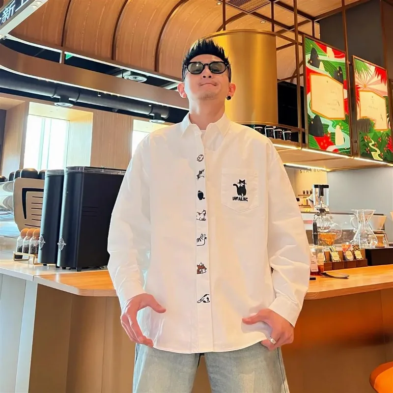 

Мужская мода большого размера, модная повседневная рубашка с длинными рукавами контрастного цвета и вышивкой котенка для пары с одинаковыми лацканами