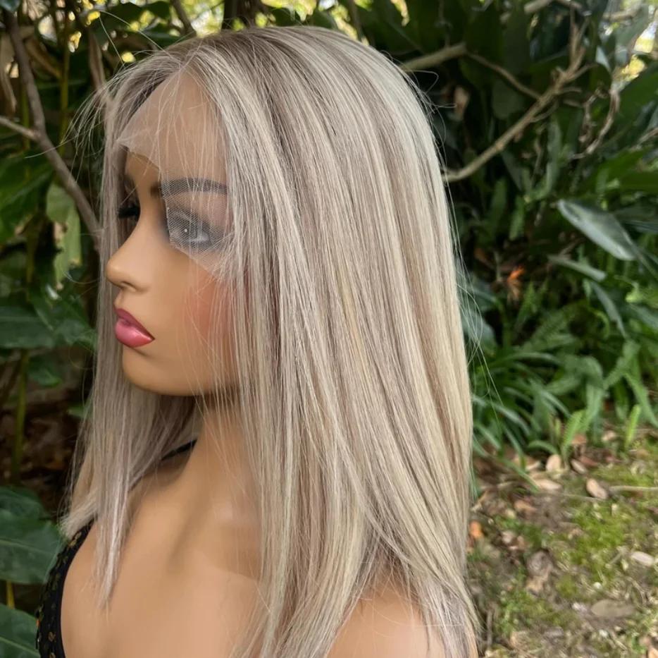Wig Renda Depan Lurus Pendek Pirang Abu Platinum dengan Akar Coklat Wig Renda Sintetis Tahan Panas Pra Pencabutan Penggunaan Sehari-hari
