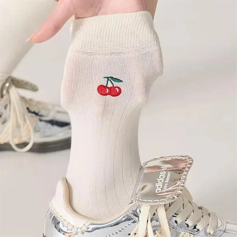 

4 Pairs Soft Comfortable Sweat Absorbent Breathable Fashionable Casual Socks Pleated Side Cherry Pattern Women Round Neck Socks