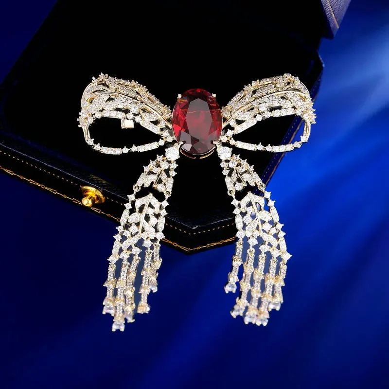 2025Cappotto invernale lussuoso e di fascia alta, accessorio soprabito, corpetto, elegante e di grandi dimensioni, nappa in rame e zirconi, spilla con fiocco