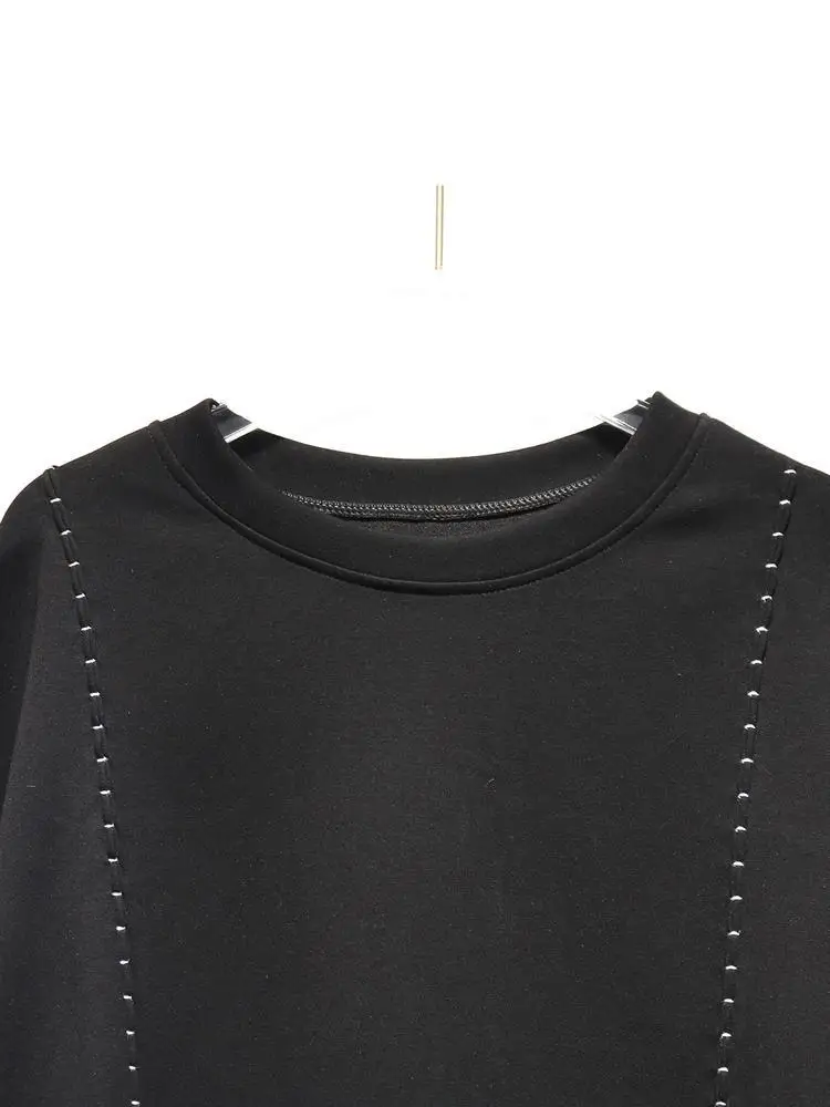 [EAM] Black Topstitched Big Size Casual Sweatshirt New Round Neck Long Sleeve Women Fashion Tide Spring Autumn 2026 1DK0315