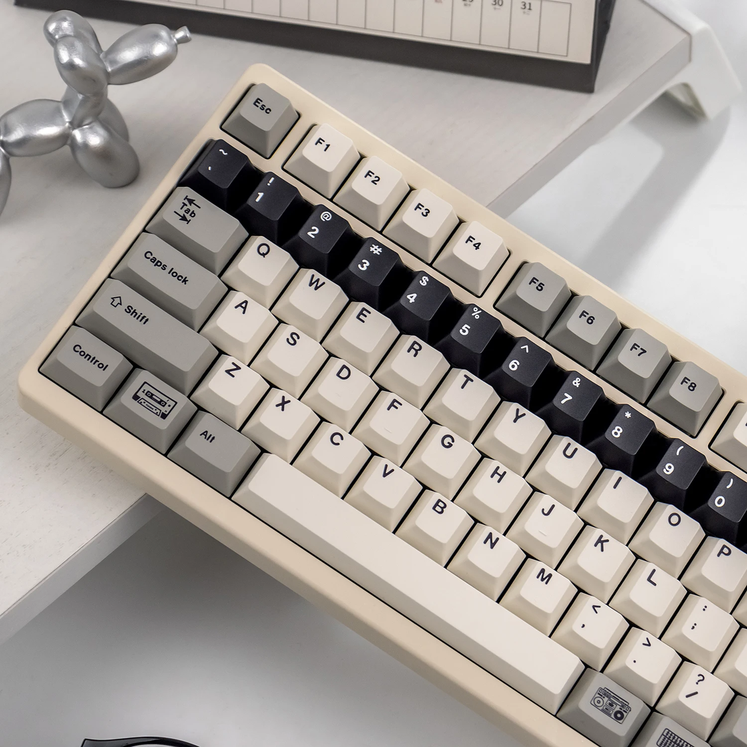 Retro Black Keycaps Dye-Sublimate Cherry Profile PBT keycaps Minimalist Keycaps For MX Switch Mechanical Keyboard