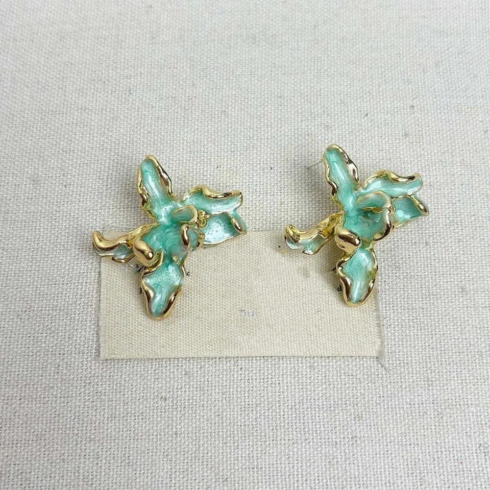 1 pair Temperament Enamel Iris Earrings Luxury Three-dimensional Golden and Silver Earrings Elegant Alloy Metal Flower Ear Studs