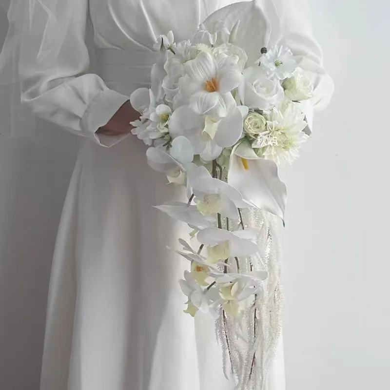 

Bouquet of flowers waterfall pendant feeling bridal bouquet wedding photography simulation flower green and white fake flower ho