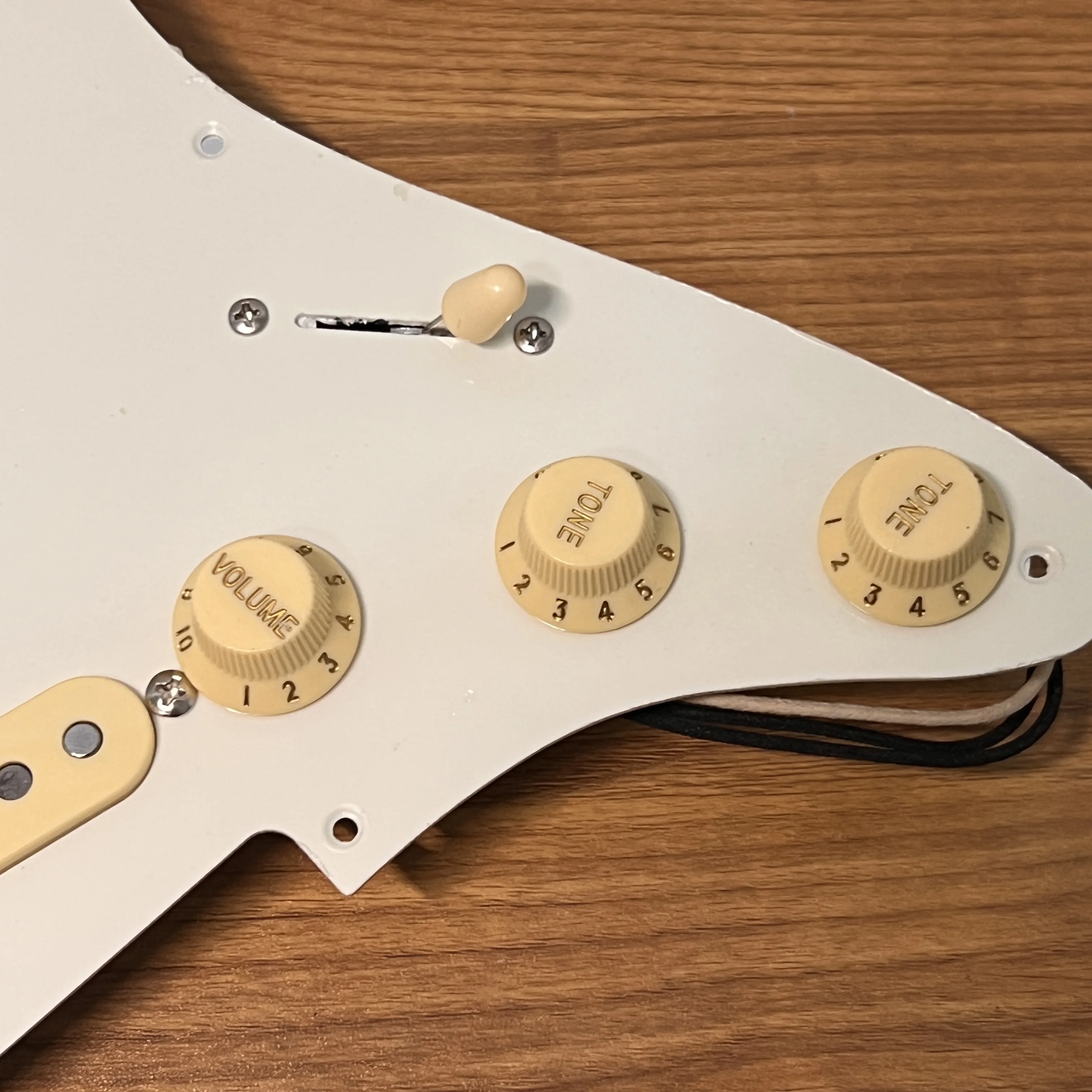 Vintage 1957 SSS Single Coil Pickup Set for Strat Guitar 8-Hole Prewired Pickguard Assembly Vintage Sound Strat Pickup Set view 6