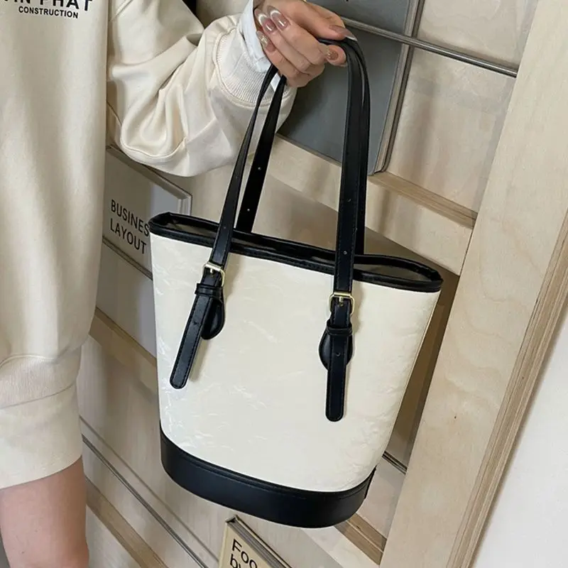 

Spring Summer Retro Large Capacity Underarm Female 2024 New Korean Version Popular Color Bump Shoulder Bucket Fashion Trend Bag