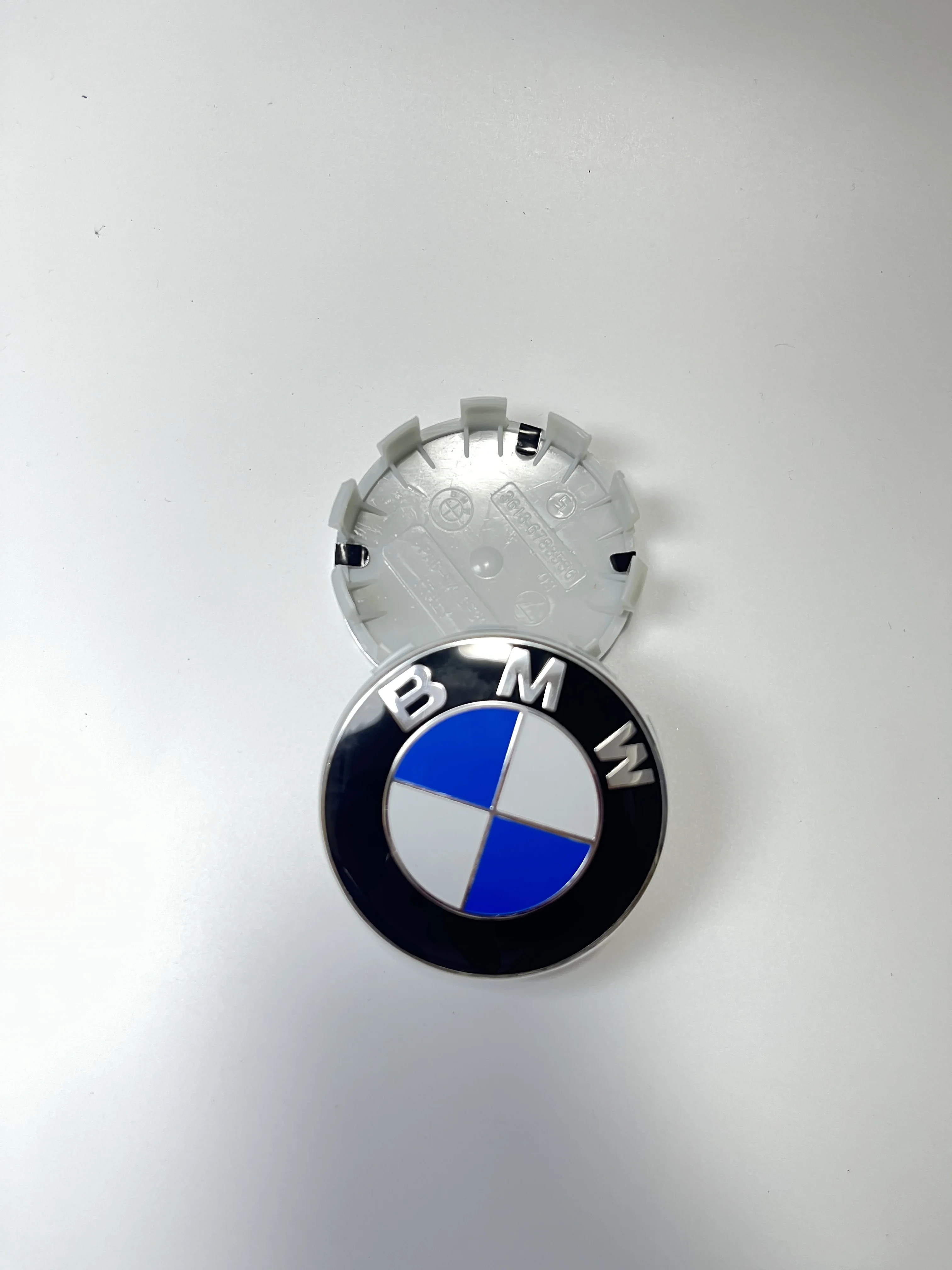 4 قطعة الأزرق والأبيض 68 مللي متر 56 مللي متر 60 مللي متر شعار غطاء العجلة ، مناسبة لسيارات BMW F02 F18 F35 G20 G03 G05 F10 E93 F20 E87 E30 E46 E28