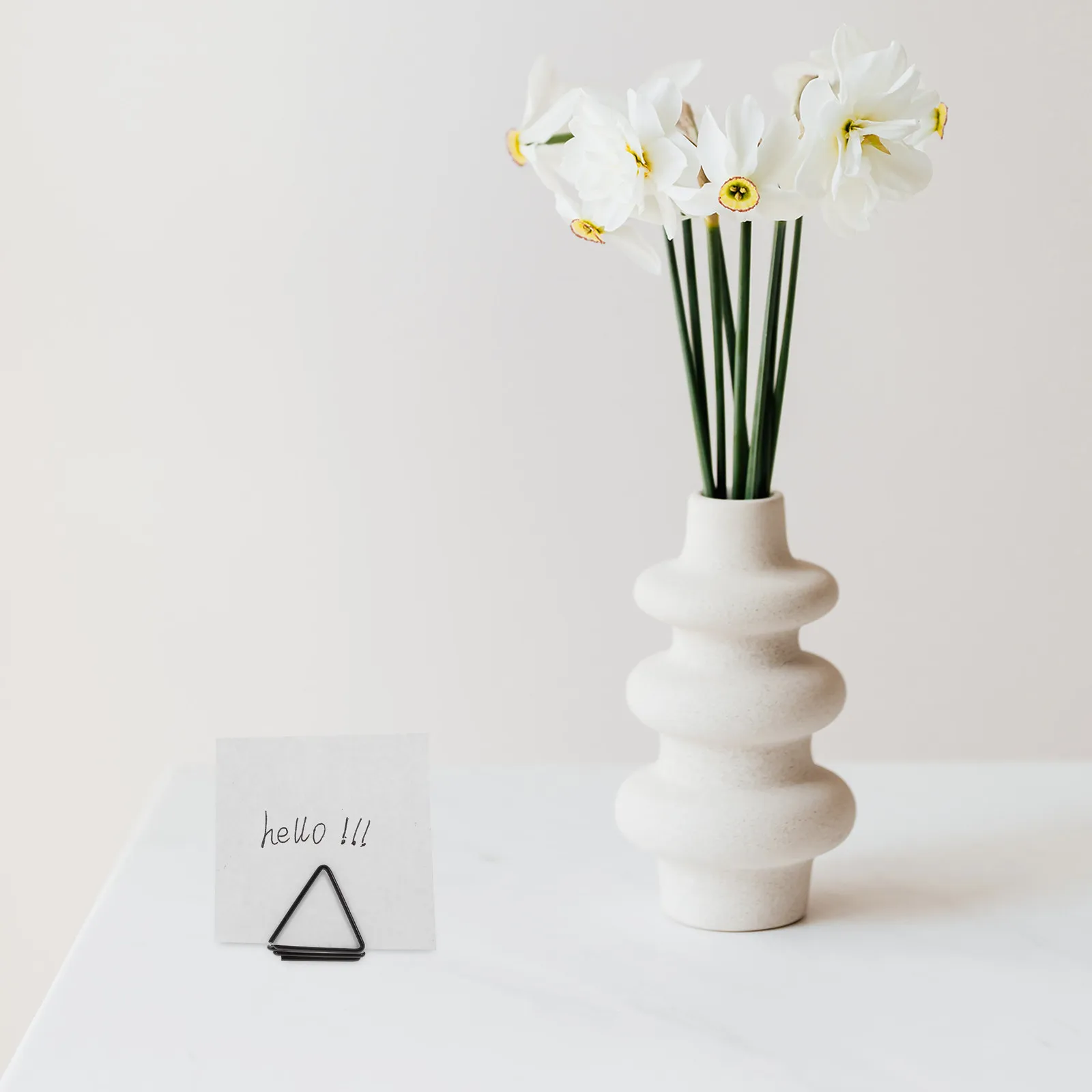 30Pcs Triangle Memo Holders Metal Memo Clips Photo Display Clips Table Number Card Holders Desktop Note Organizers Office