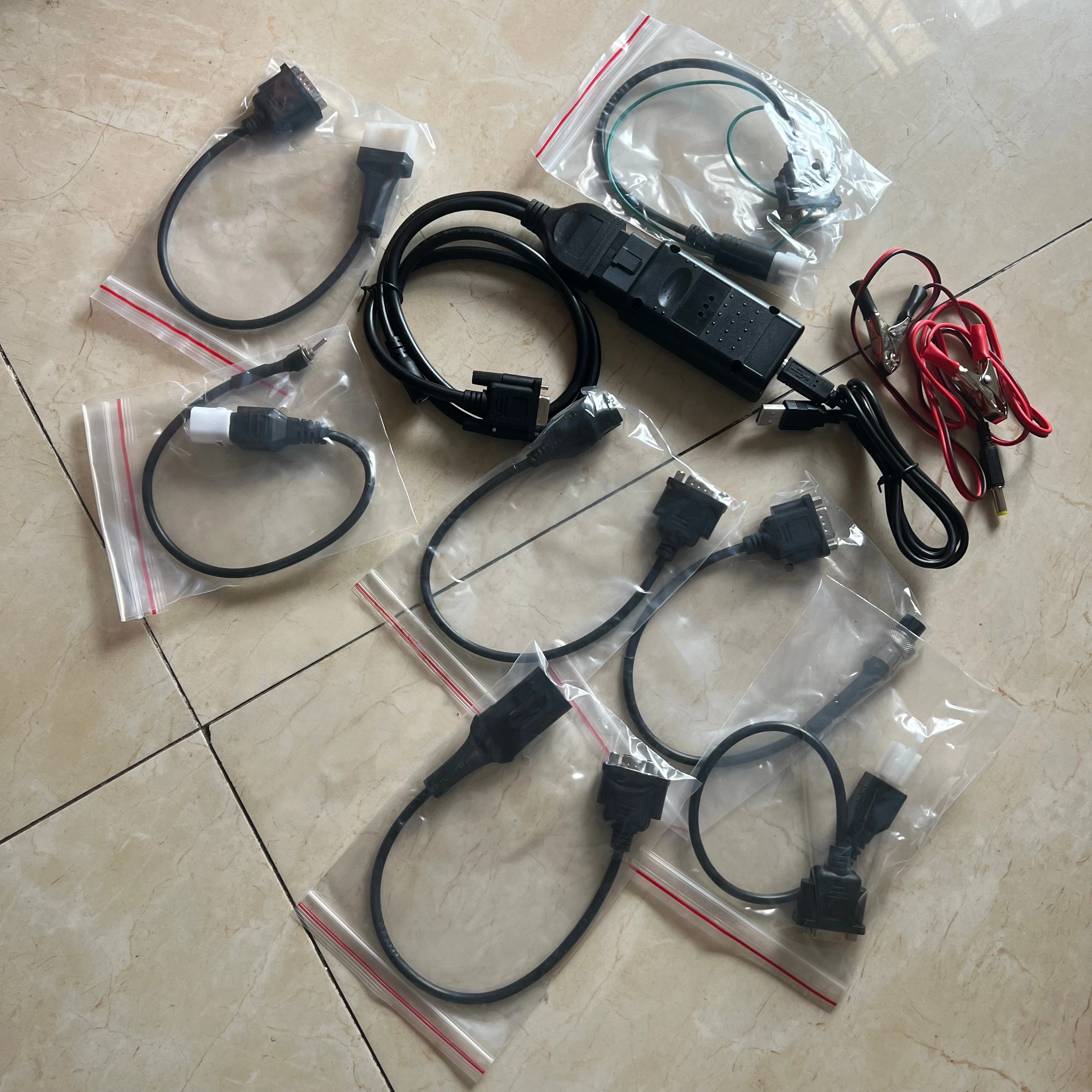 

Диагностический сканер Moto 6-в-1 для мотоциклов SYM/KYMCO/YAMAHA/SUZUKI/HTF/PGO, считыватель кодов для 6 марок мотоциклов