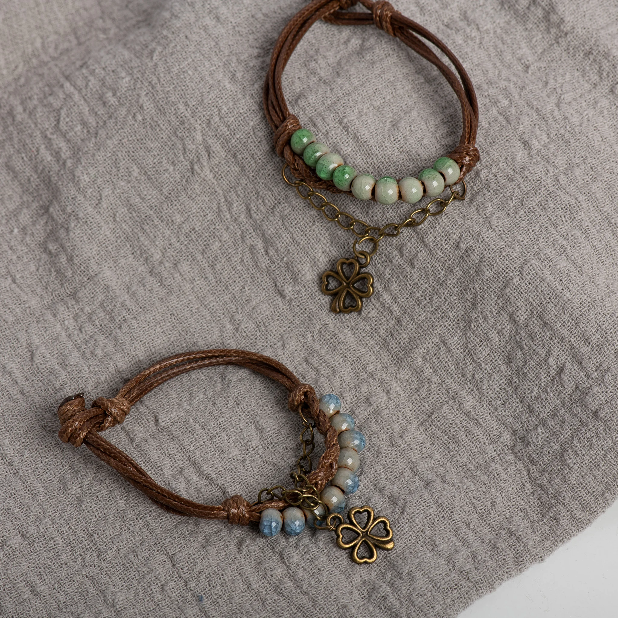 Lucky Four Leaf Clover Keramikarmband, handgefertigte Wachsschnur mit Crackle-Perlen, blaue und grüne Optionen, Vintage-Stil, für Frauen, Geschenk