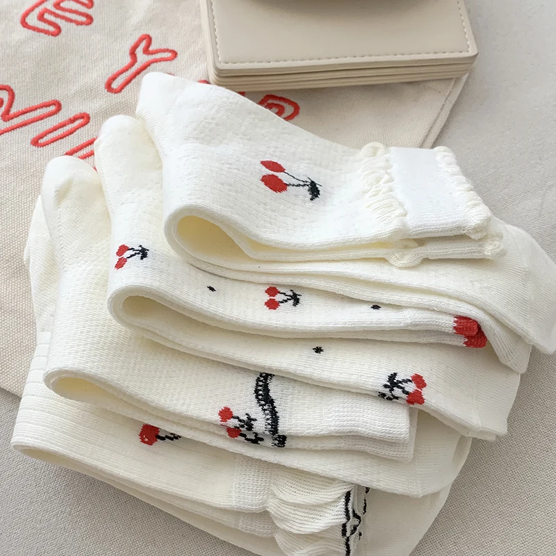 여성용 귀여운 양말 새로운 참신 카와이 여성용 흰색 얇은 메쉬 양말 패션 통기성 속이 빈 카와이 크루 양말 여성