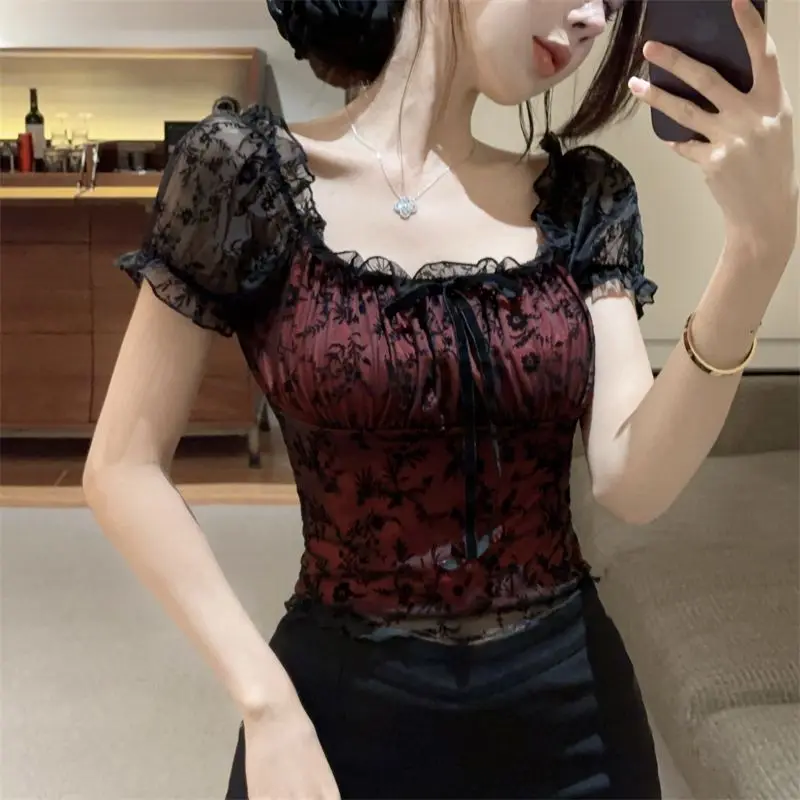 

Женская летняя блузка с пышными рукавами, квадратным вырезом и кружевом, сексуальный топ с открытыми плечами, в женственном кокетливом стиле