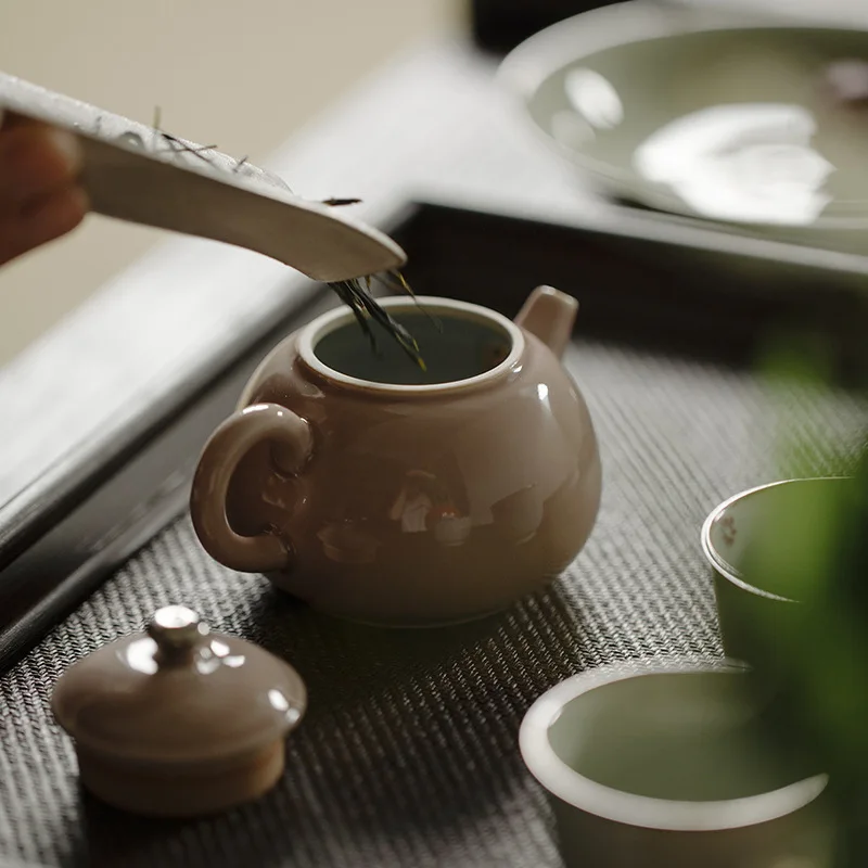 Wuluo Jingdezhen Cangyan Red Underglaze Powder Color Hand-Painted Snow Plum With Filter Ball Hole Single Pot For Brewing Tea