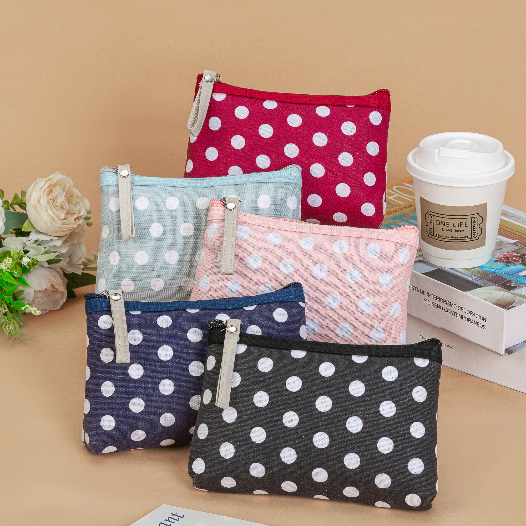 Classic Hot Selling Polka Dot Fabric Makeup Bags Waterproof Portable Zipper Wash Cosmetic Pouch Girl Phone Key Bag