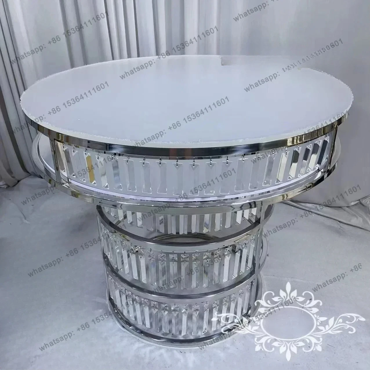 

Gold & Silver Modern Cake Table Stainless Steel Frame With Elegant Acrylic Top, Crystal Pendant For Wedding