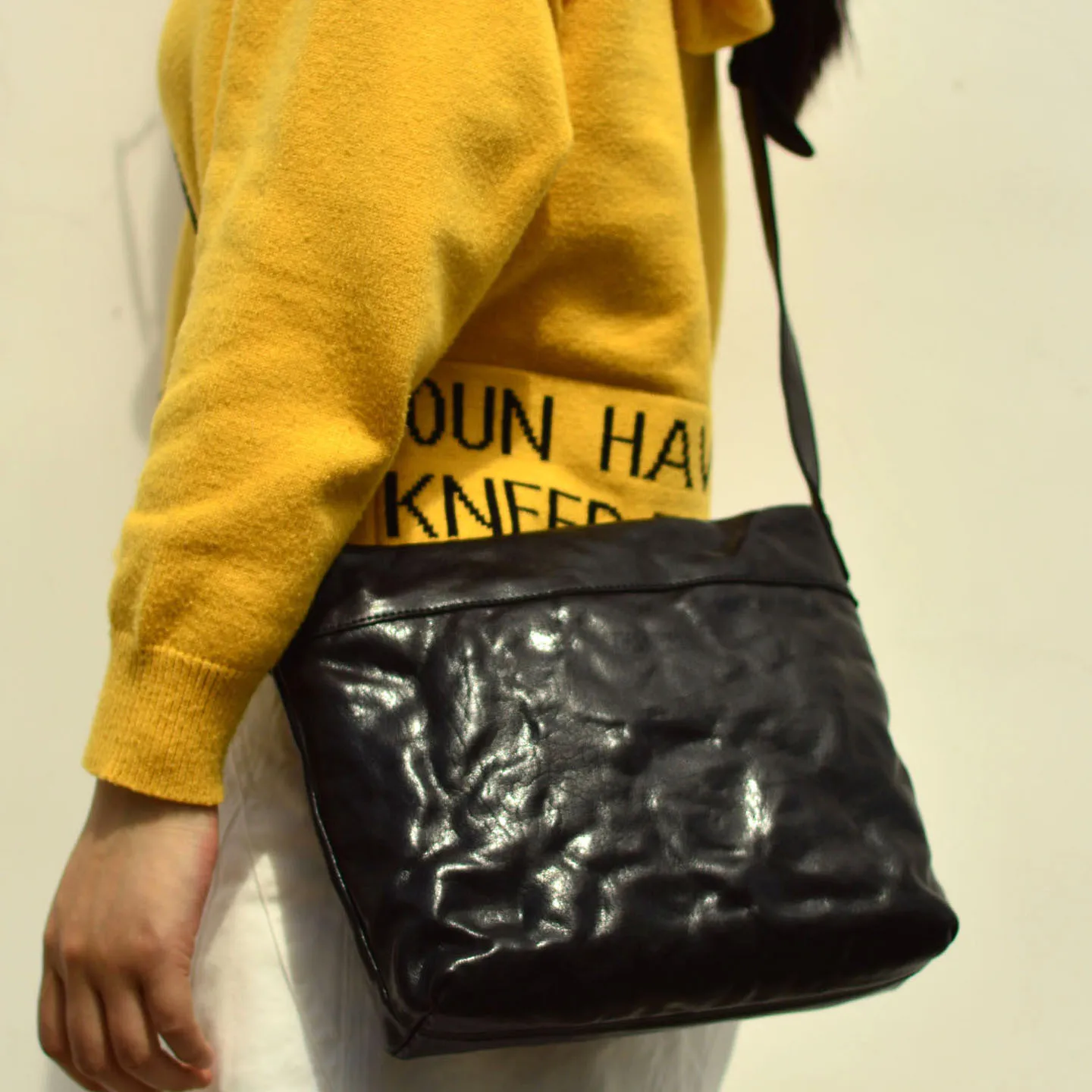 

Retro Tanned Cowhide Soft Leather Tote Bag Worn Crossbody Bag for Commuting Medium Capacity Fashionable Digested Style Bag
