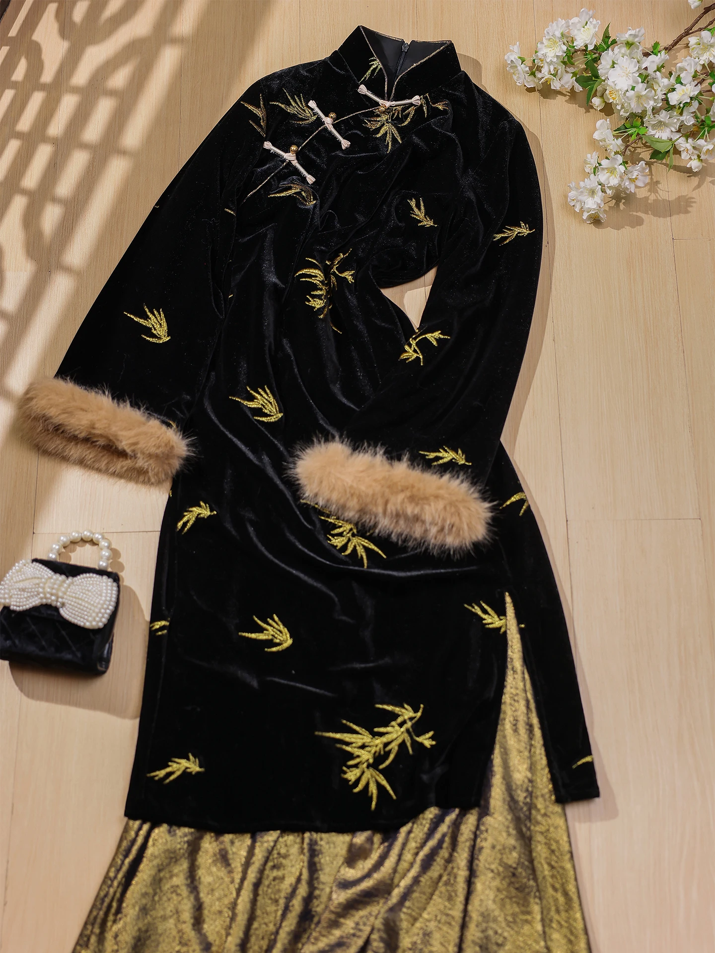 

Цзяннань Флоинг | Новая женская одежда Bla Velvet Improved в национальном ретро-стиле, приталенная, с длинными рукавами, в традиционном китайском стиле.