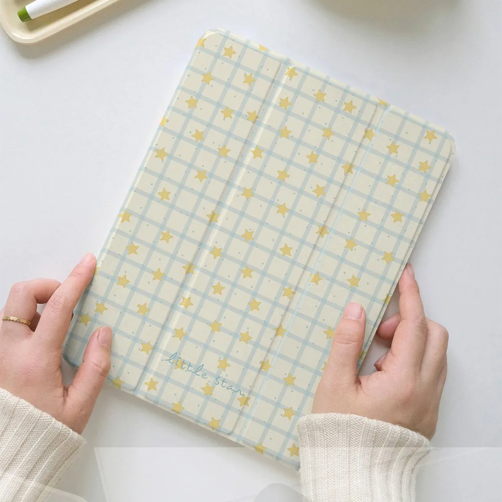 

Simple checkered stars tri-fold TABLET CASE FOR iPad pro10/11-In2020/6th/7th /8th /Air 3rd/Air 4th/9thGen/Air5thGen2022/Air 11