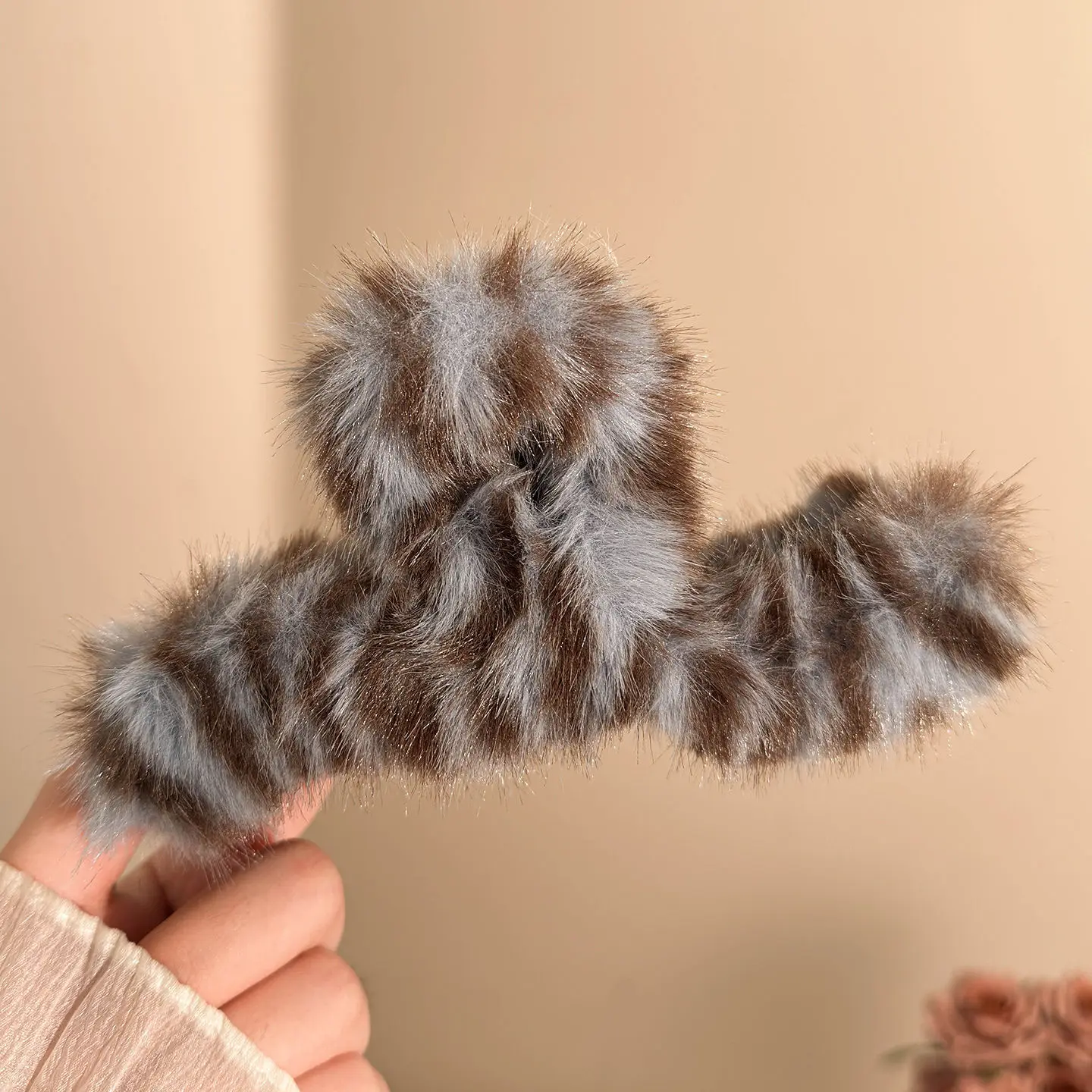 

DS NEW Autumn Winter Plush Leopard Print Hair Claw 14.5CM Large Claw Clips Trendy Hair Clips for Women Girls Hair Accessories