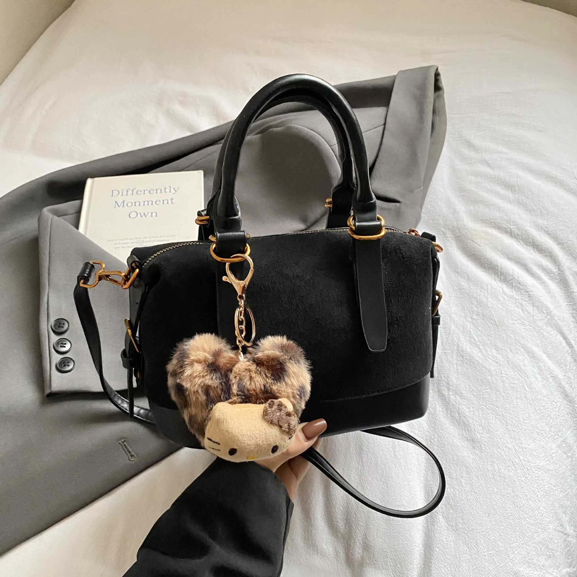 

2025 A/W Vintage Crossbody Bag for Women, Genuine Leather Multi-way Shoulder Purse, Retro Chic Large Capacity Tote for Work