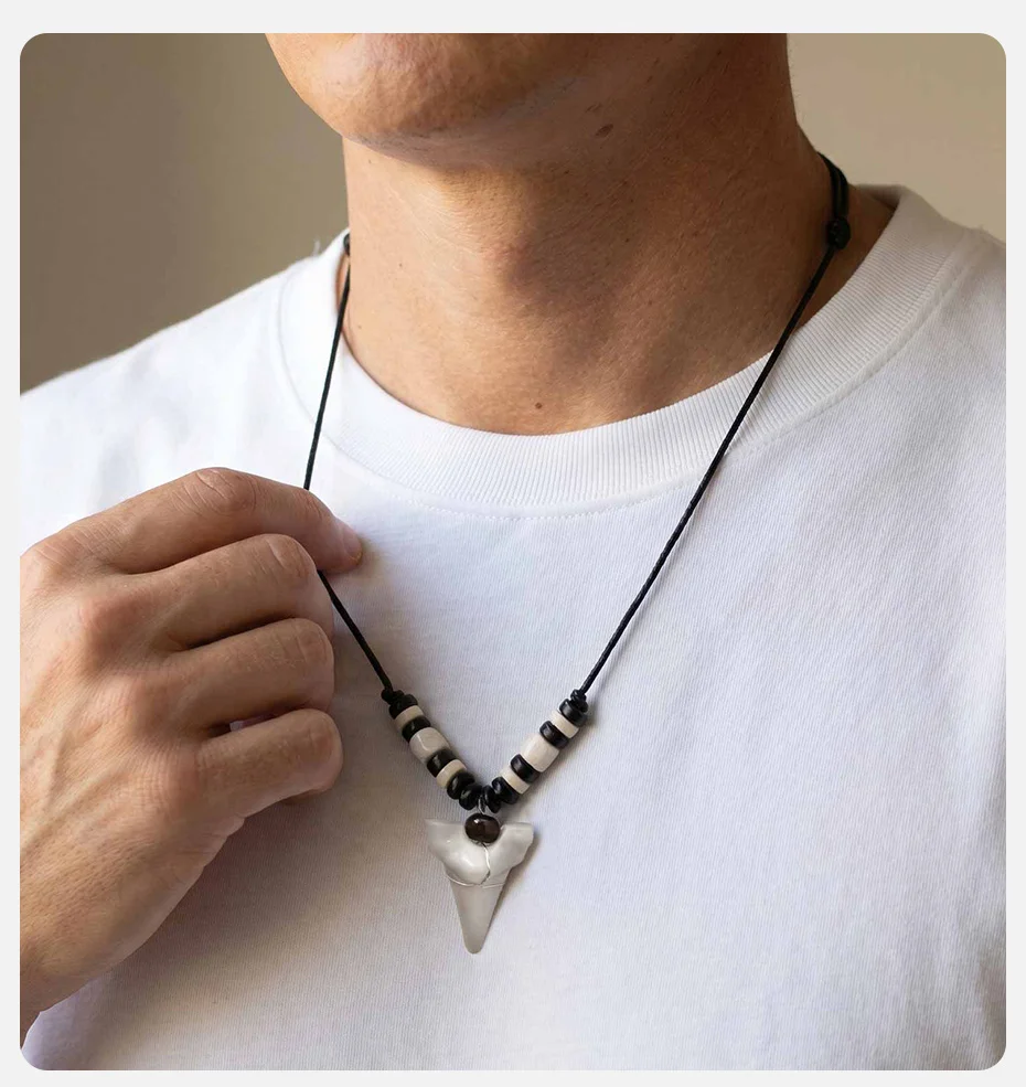 Vnox Haifischzahn-Anhänger Halskette für Männer, Verstellbares Wachsseil Holzperlen Choker Vintage Surfer Tribal Beach Boho Halsschmuck – Detail 2