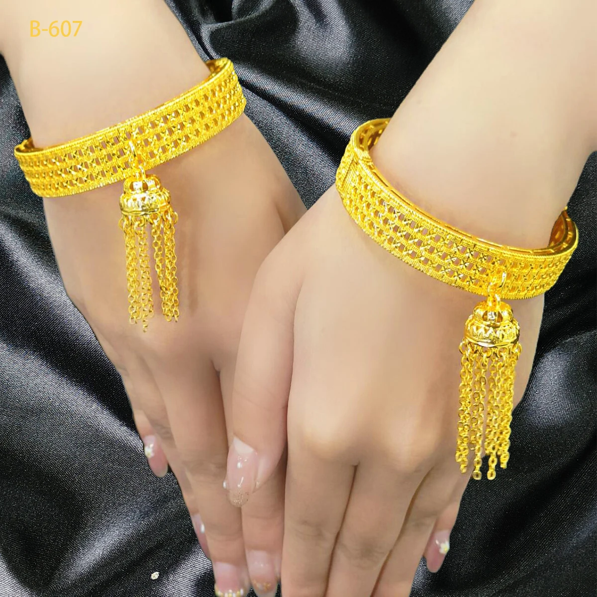 New African Dubai Style Gold Color Bangles Bracelet With Tassel Pendant For Women Indian Nigerian Wedding Jewelry Party Gifts