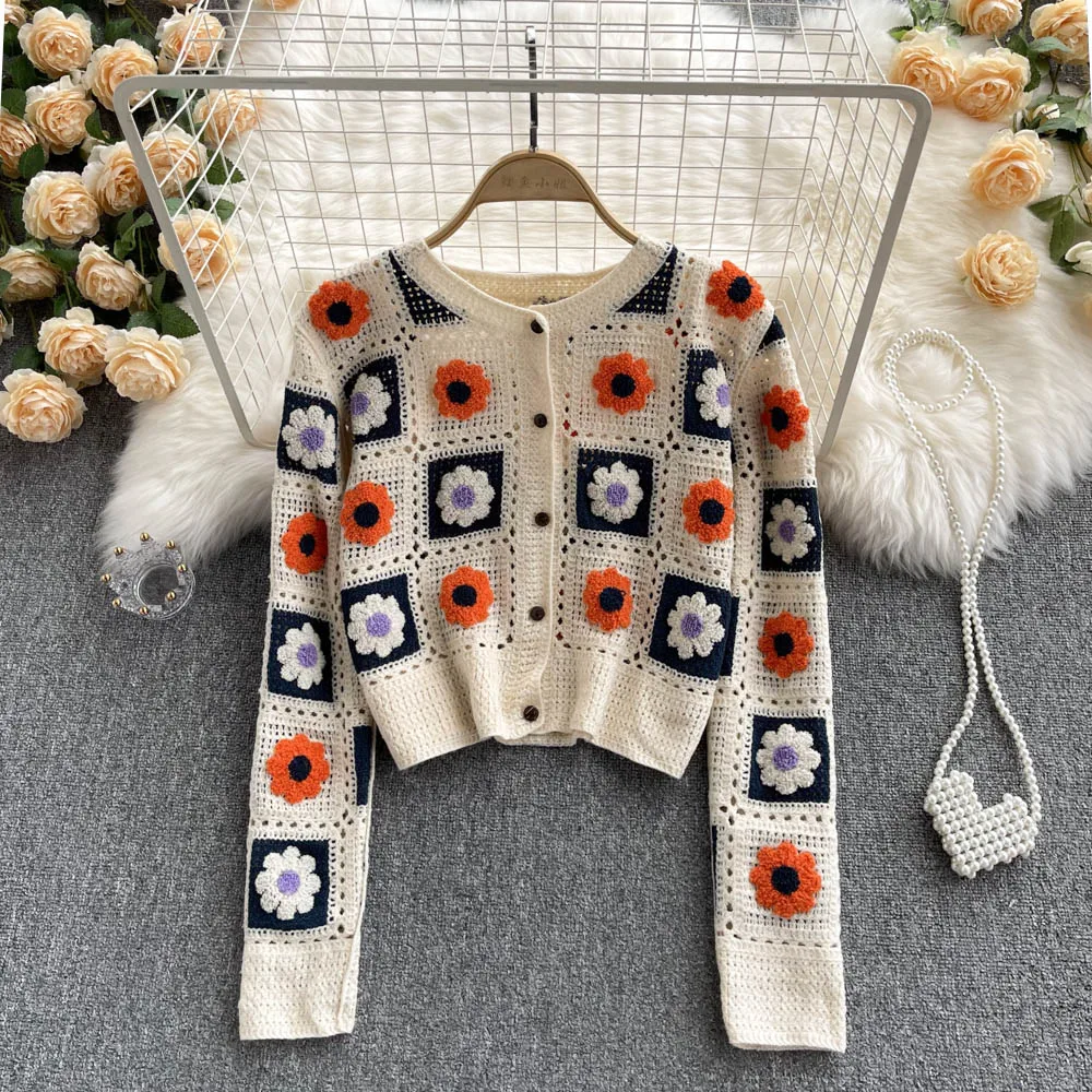 Cardigan da donna Granny Square all'uncinetto con fiori ricamati a maniche lunghe con bottoni e camicetta OpenKnit Boho Chic Retro Shrunken Cardigan