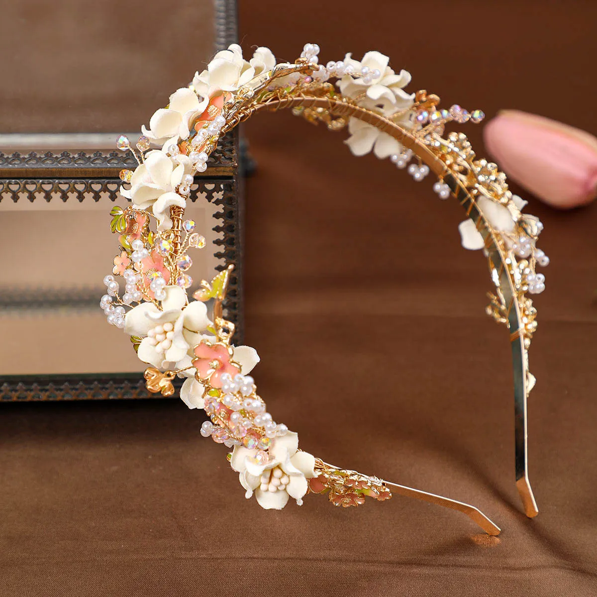 Elegant Princess เจ้าสาวคริสตัลเพิร์ลดอกไม้ Tiara Rhinestone Leaf Hairband สําหรับงานแต่งงานอุปกรณ์เสริมผม