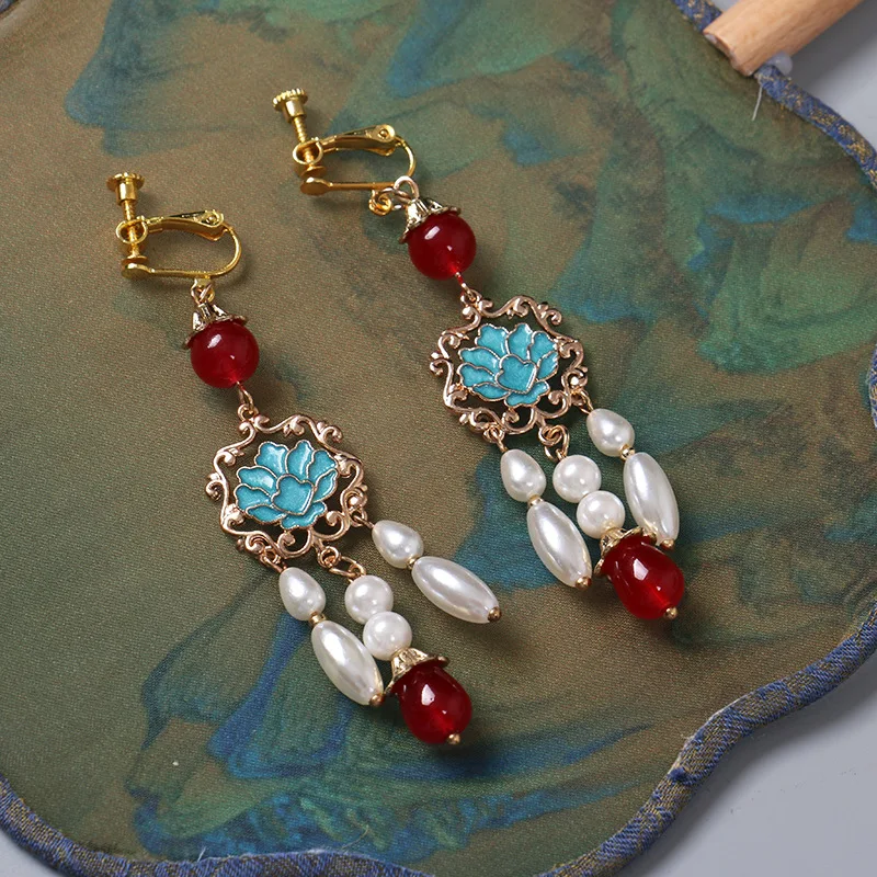 Orecchini pendenti in giada cinese retrรฒ per le donne colore dorato smalto perla nappa gioielli di lusso Design con ciondoli etnici regali con Clip