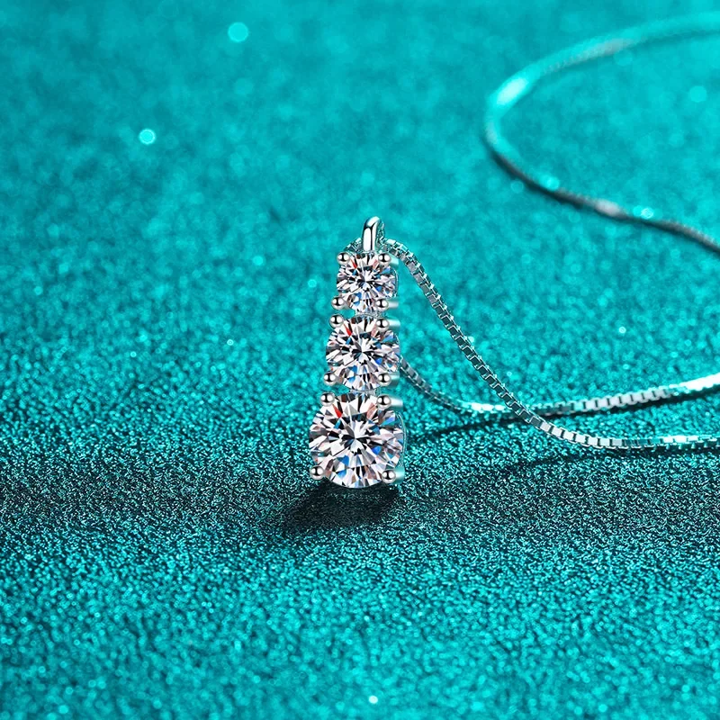 pt950 platinum pendant niche cold style diamond 1.8 carat moissanite 18K gold necklace clavicle chain gift