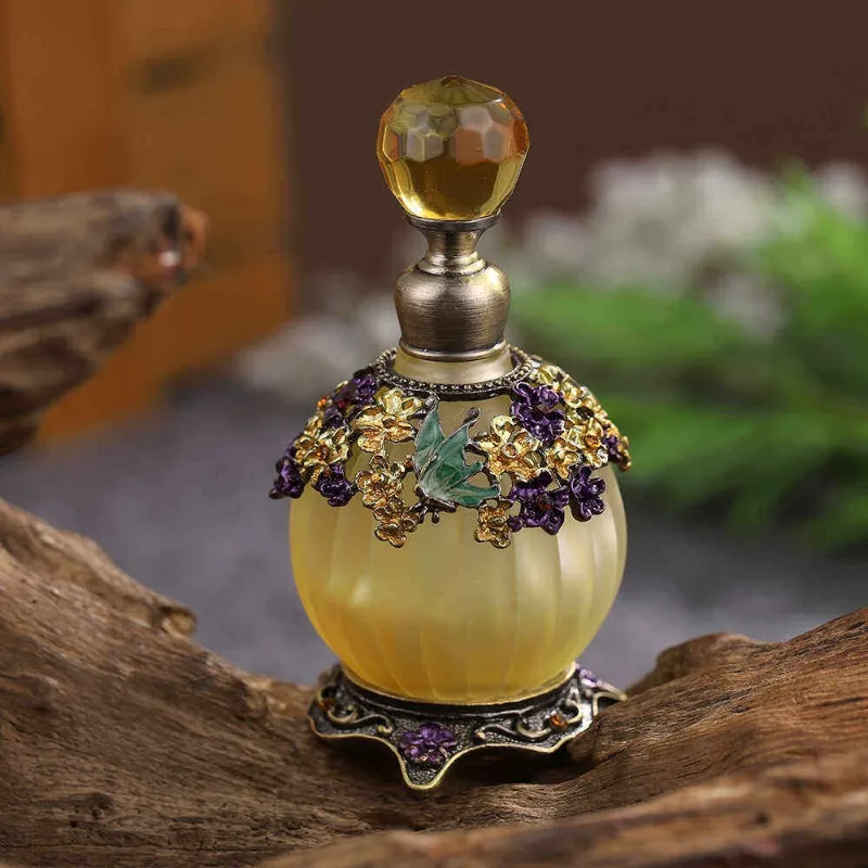 Middle Eastern idyllic retro essential oils, perfumes, flavors, embroidery colors, glass small empty bottles for sub-packaging