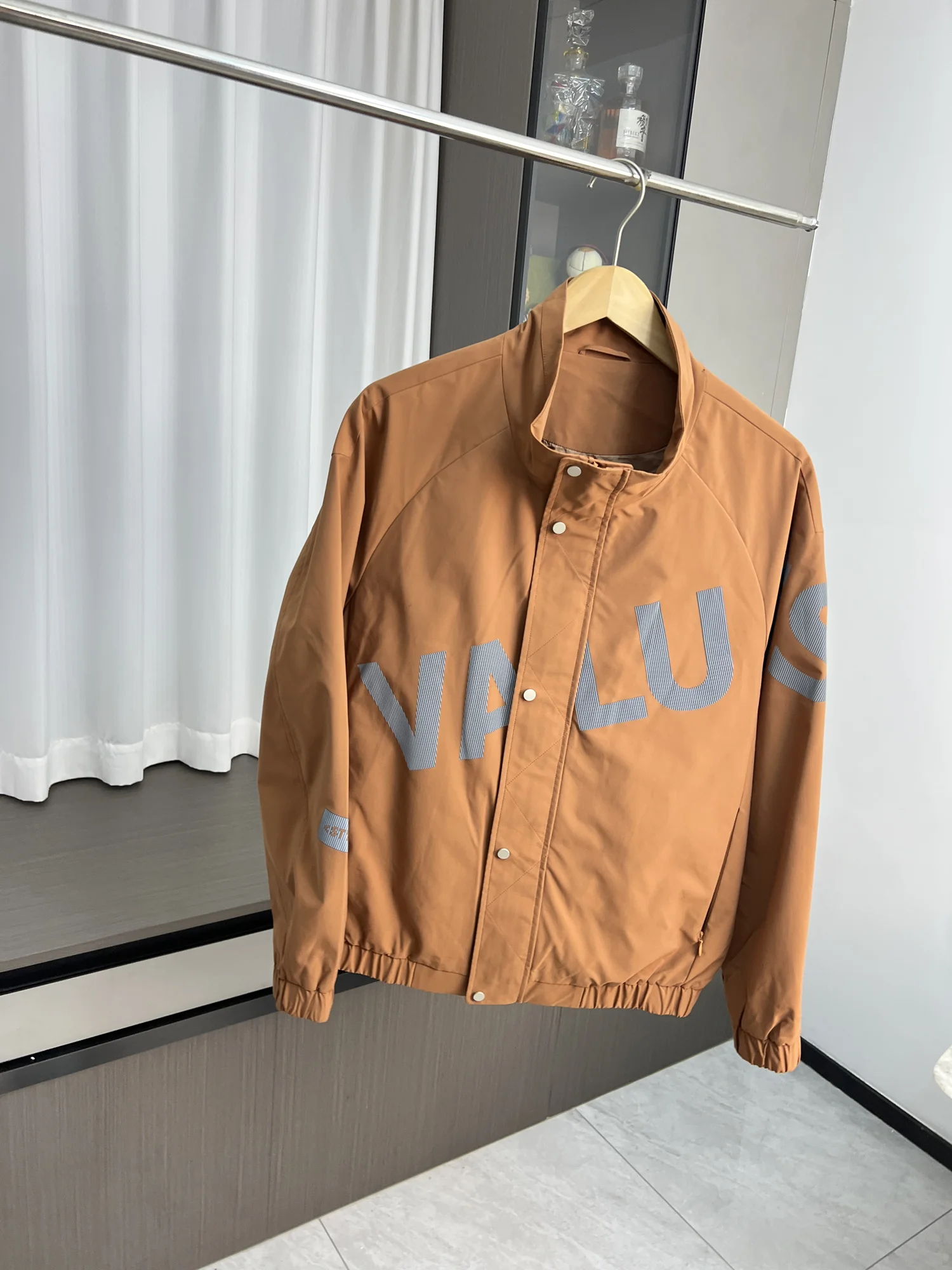 

Удобная ветрозащитная мужская куртка свободного кроя с воротником-стойкой, с принтом, повседневная верхняя одежда, модная городская молодежная осенняя куртка