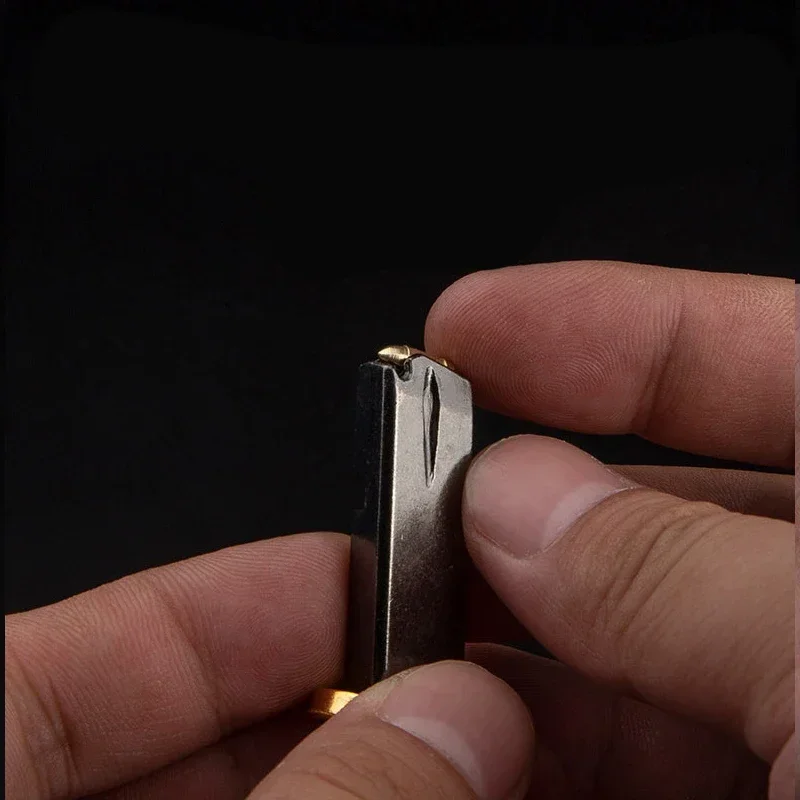 1PCS NEW 1: 3 Wooden Handle 92F Pistol Model Detachable Toy Gun Keychain (Can't Shot)