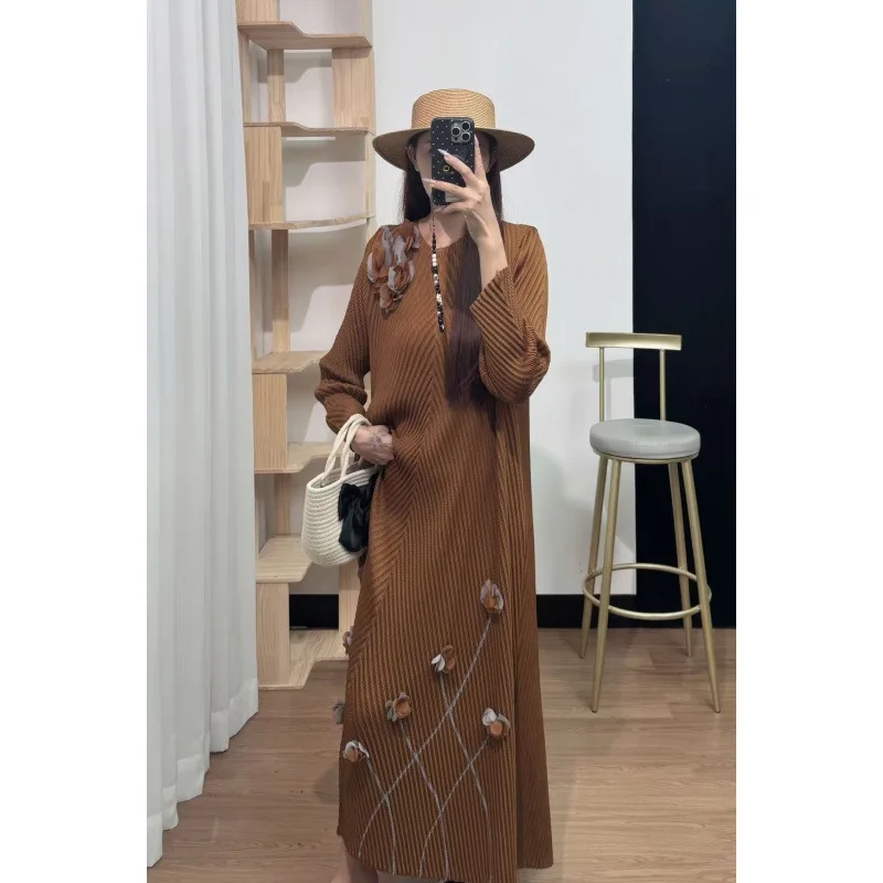 Dr plissé d'automne avec décoration florale 3D et ceinture Design européen Sle Long Sve A-Line Dr pour femmes d'âge moyen